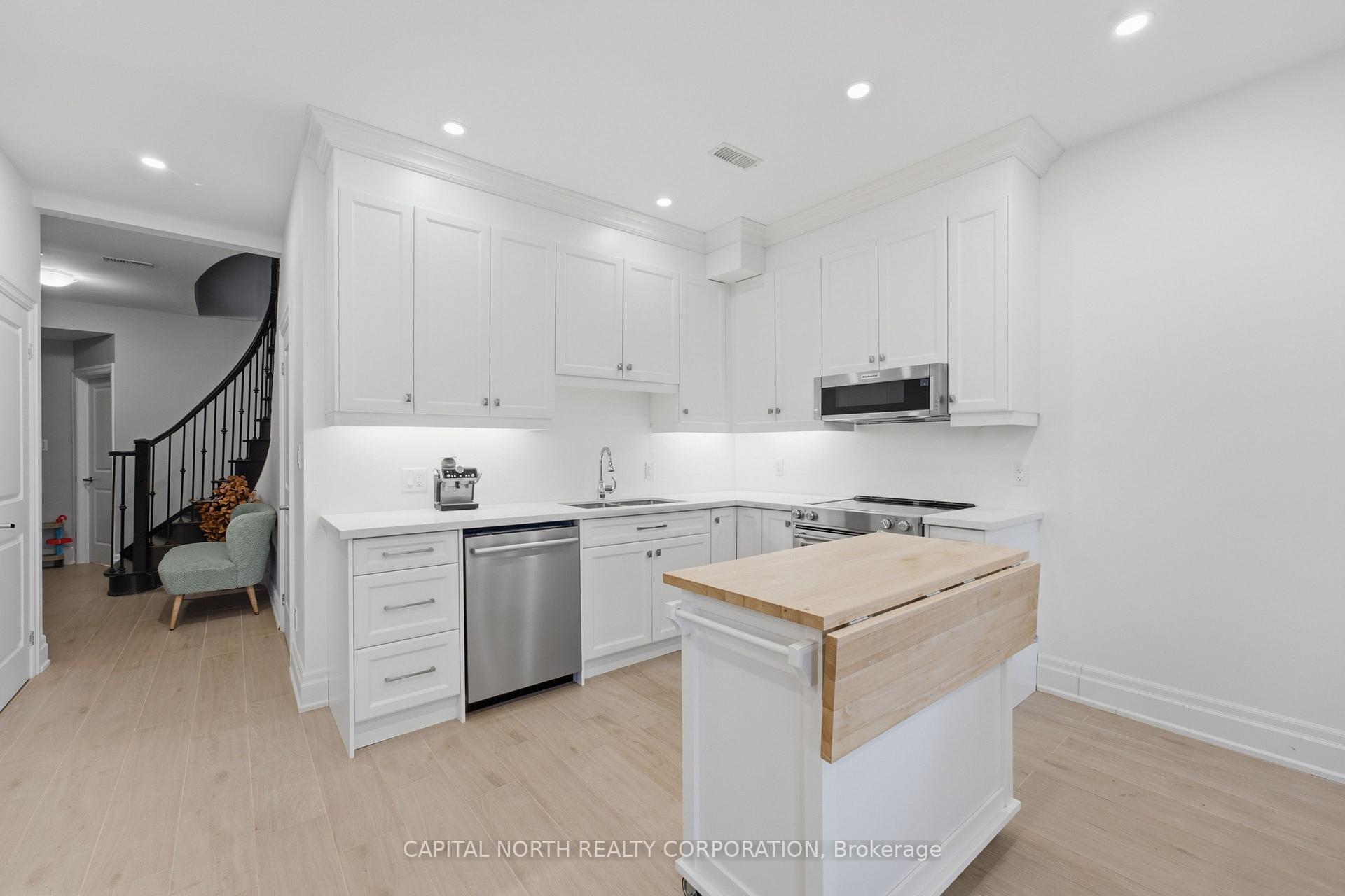 Photo 32 of 18 Alex Campbell Crescent, King, King City — HOMEH