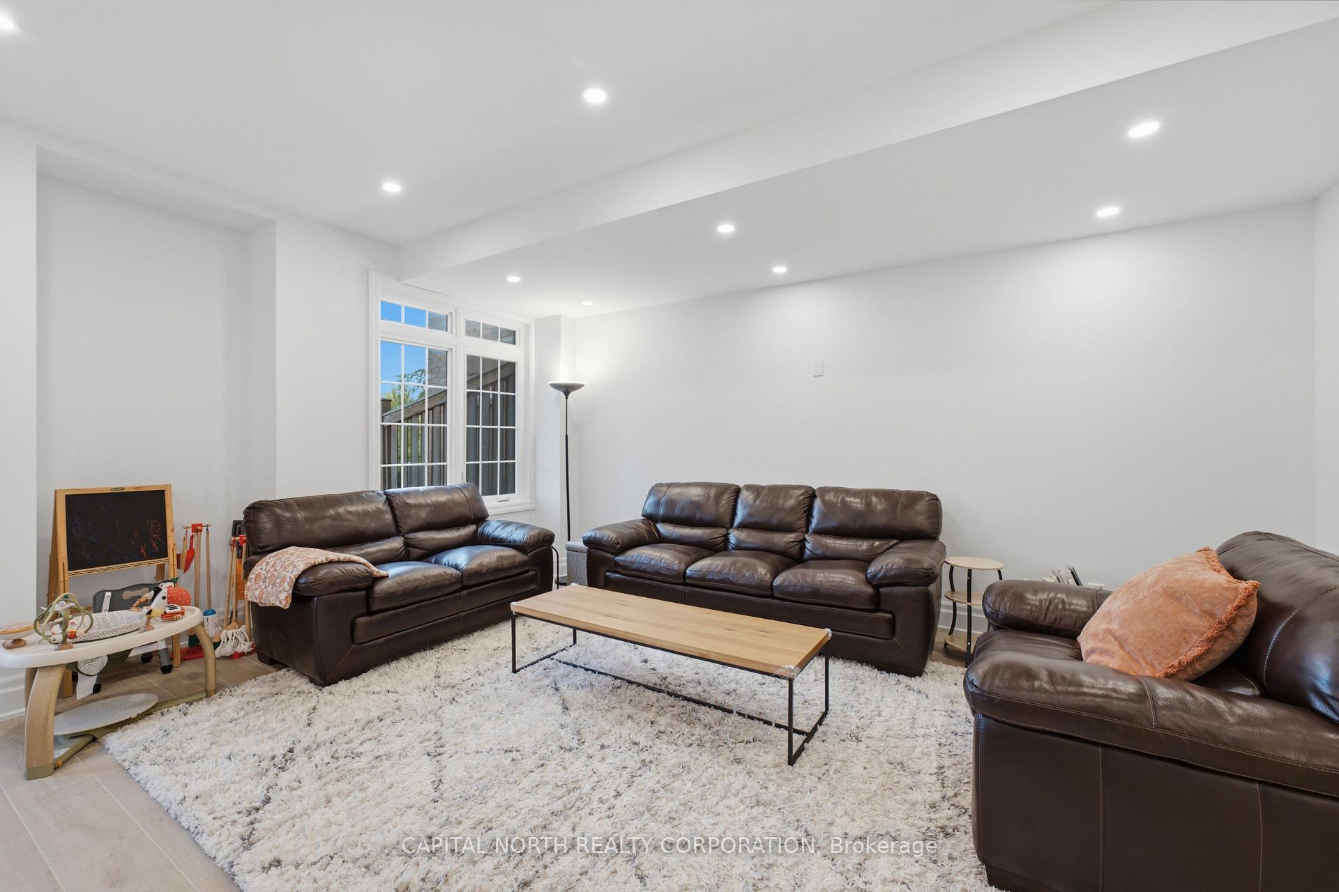 Photo 35 of 18 Alex Campbell Crescent, King, King City — HOMEH