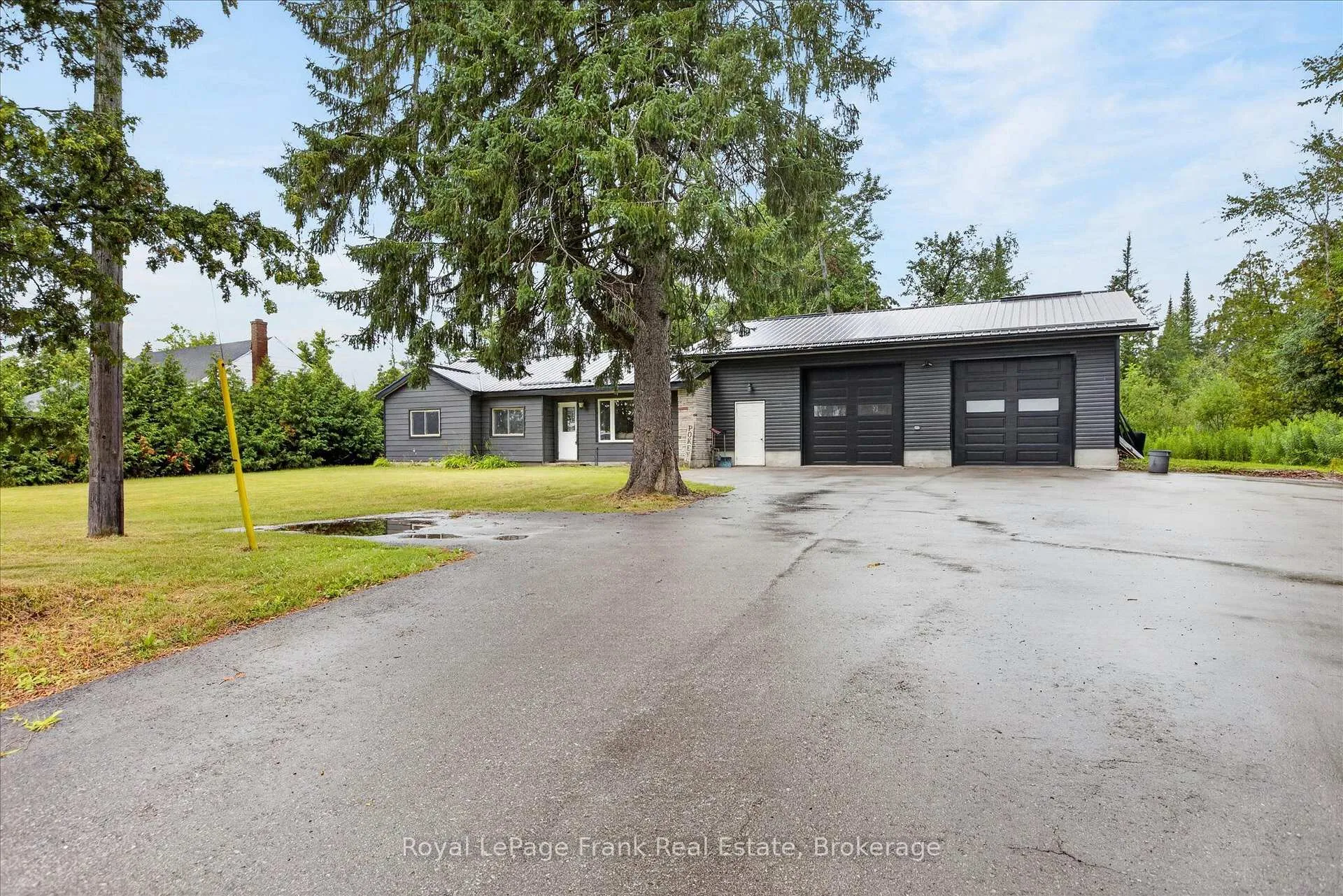 Photo 2 of 731 Harper Road, Peterborough, Otonabee Ward 1 — HOMEH