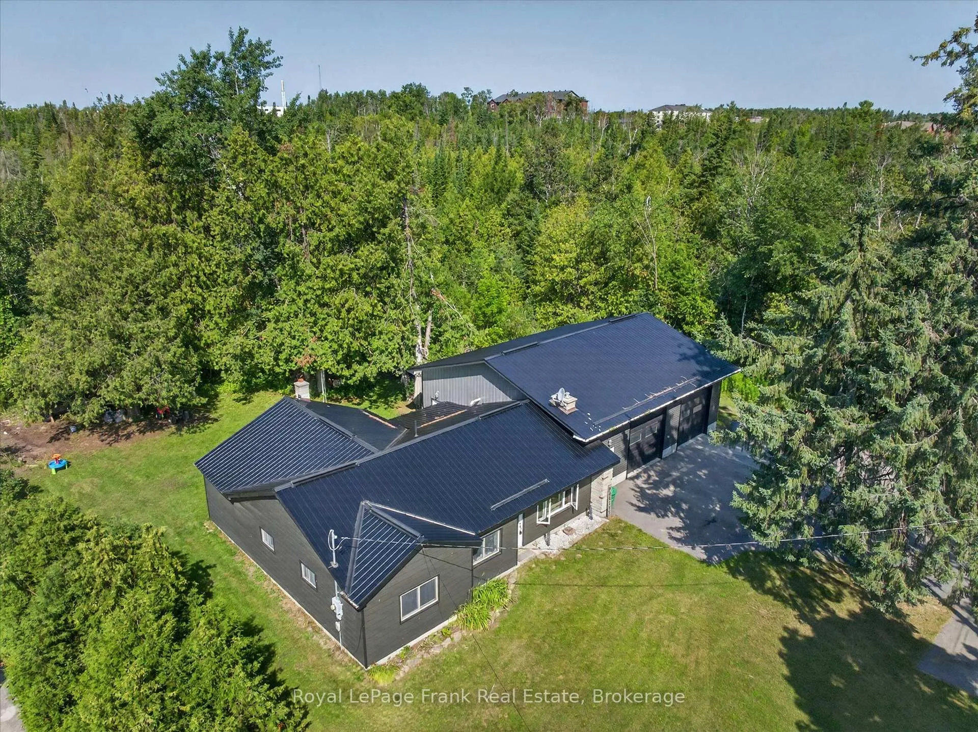 Photo 3 of 731 Harper Road, Peterborough, Otonabee Ward 1 — HOMEH