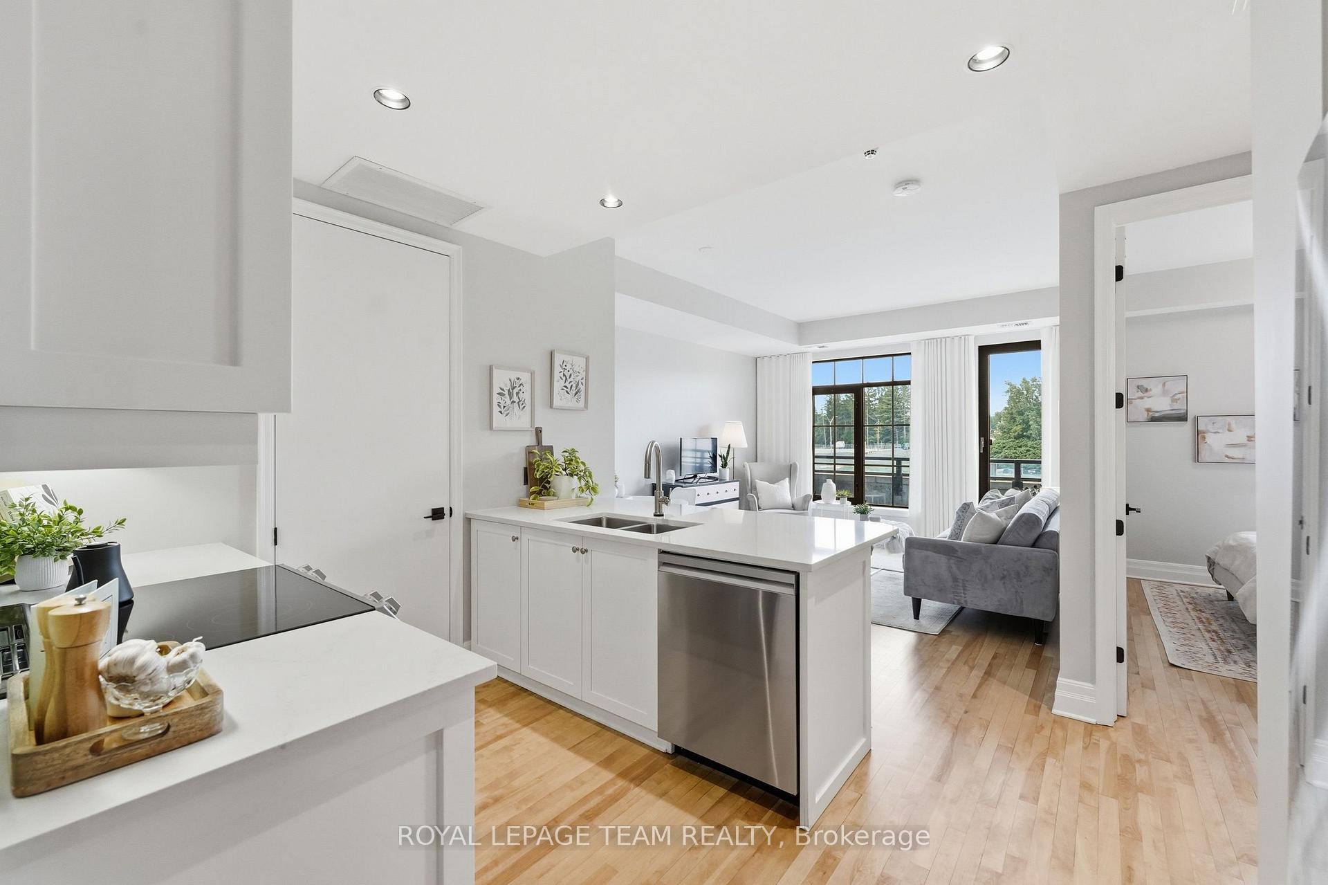 Front of Unit 301, 330 Loretta Avenue S
