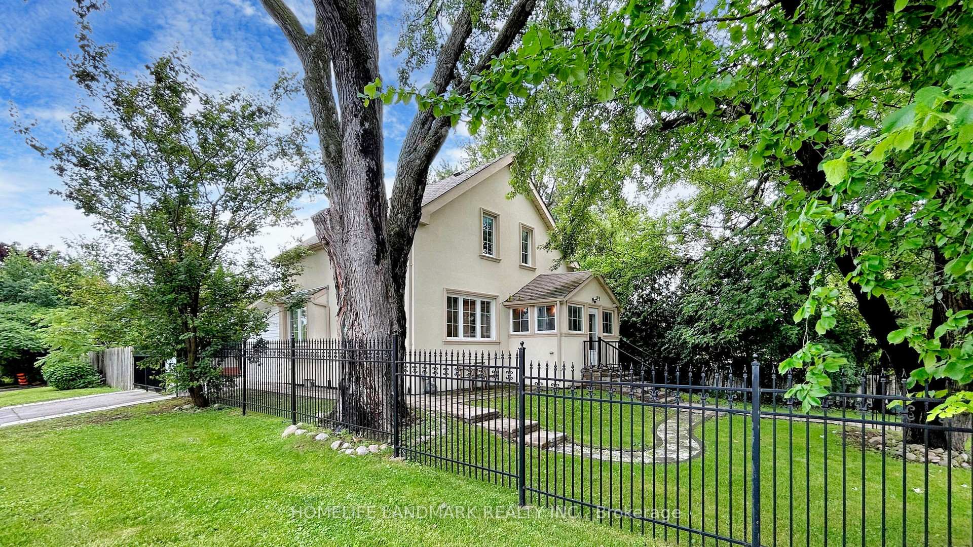Photo 3 of 98 Glen Cameron Road, Markham, Thornhill — HOMEH