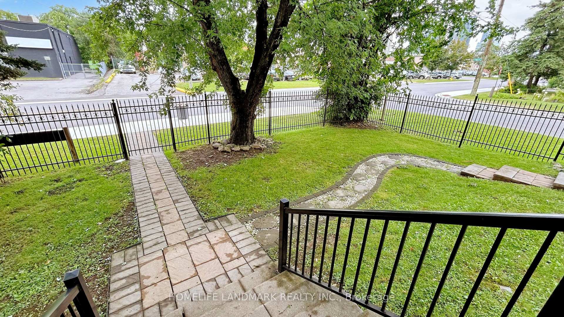 Photo 5 of 98 Glen Cameron Road, Markham, Thornhill — HOMEH