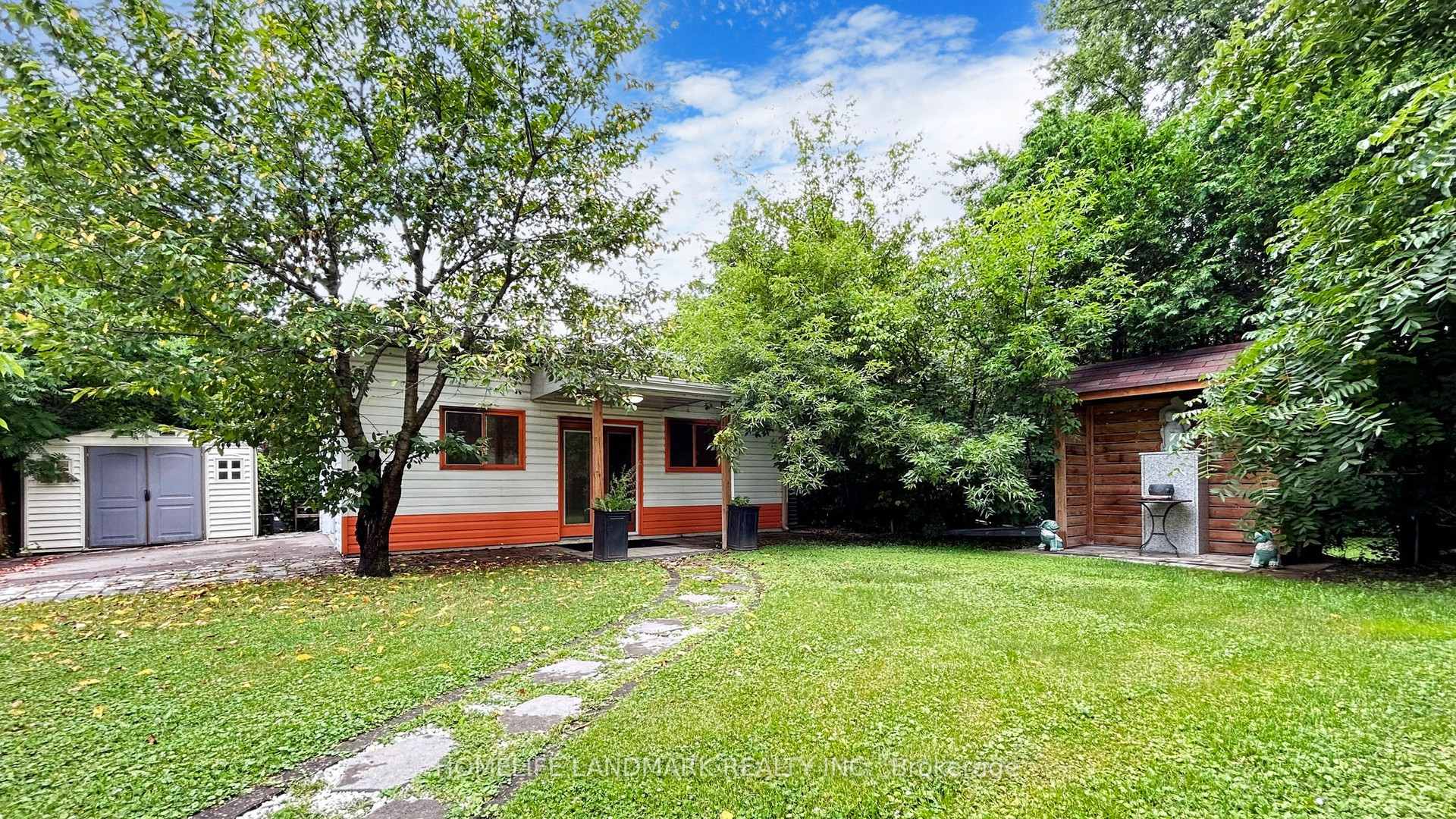 Photo 32 of 98 Glen Cameron Road, Markham, Thornhill — HOMEH