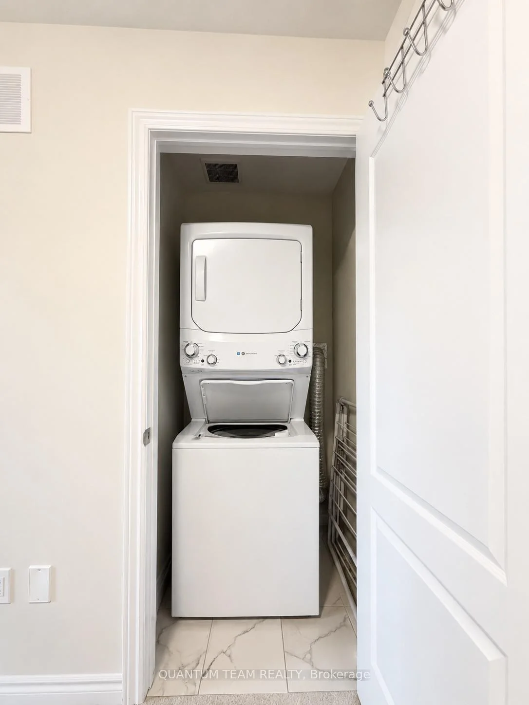 Photo 22 of 266 Explorer Way, Thorold, Rolling Meadows — HOMEH
