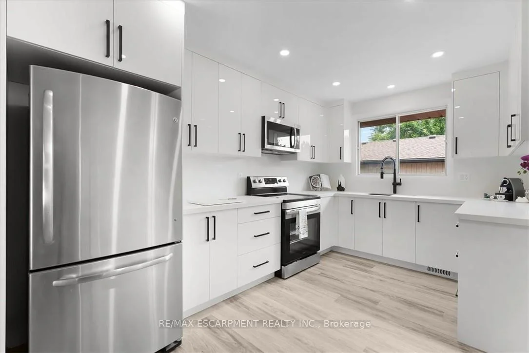Photo 16 of 345 Berkindale Drive, Hamilton, Riverdale — HOMEH