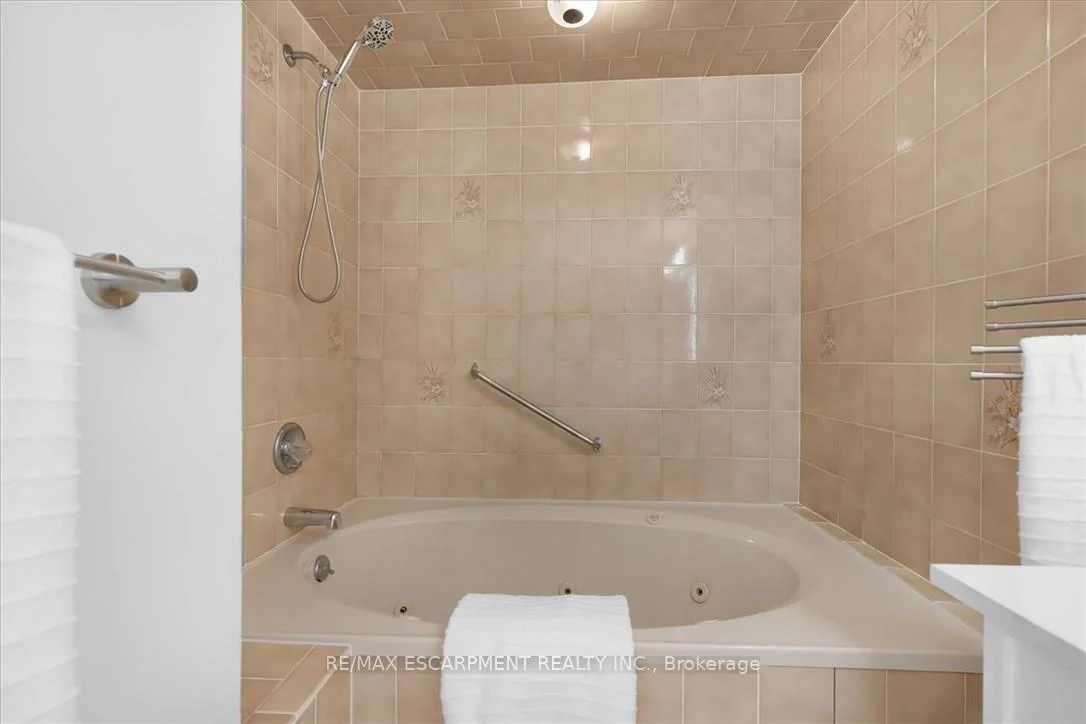 Photo 56 of 345 Berkindale Drive, Hamilton, Riverdale — HOMEH
