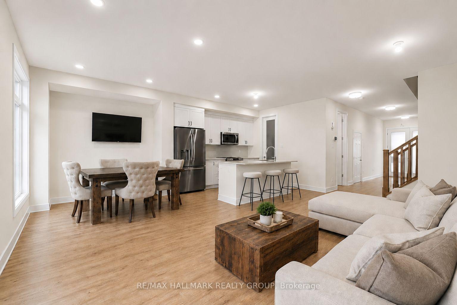 Photo 3 of 572 Roundhouse Crescent, Ottawa, Stittsville (South) — HOMEH