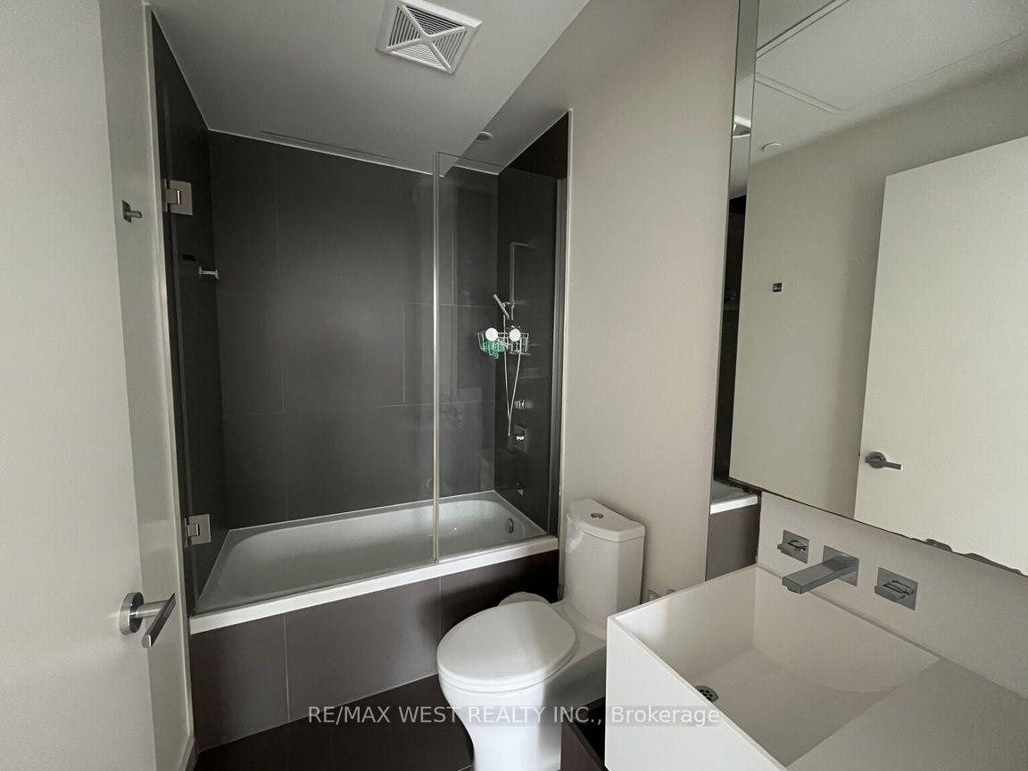 Photo 5 of Unit 524, 1 Bloor Street E, Toronto, Church-Yonge Corridor — HOMEH