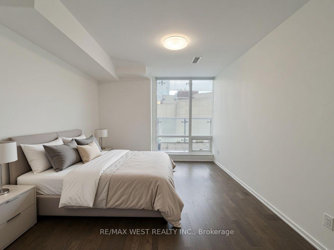 Photo 6 of Unit 524, 1 Bloor Street E, Toronto, Church-Yonge Corridor — HOMEH