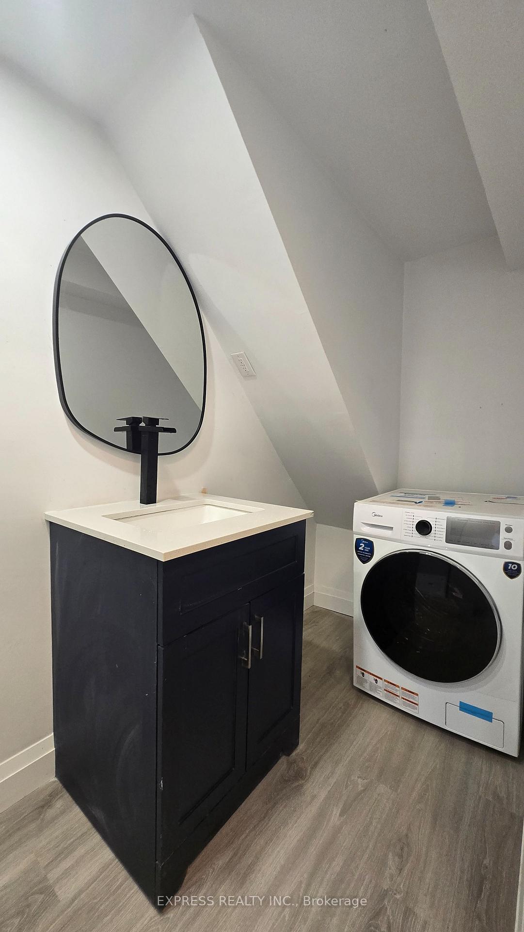 Photo 4 of Unit 303, 252 James Street S, Hamilton, Durand — HOMEH