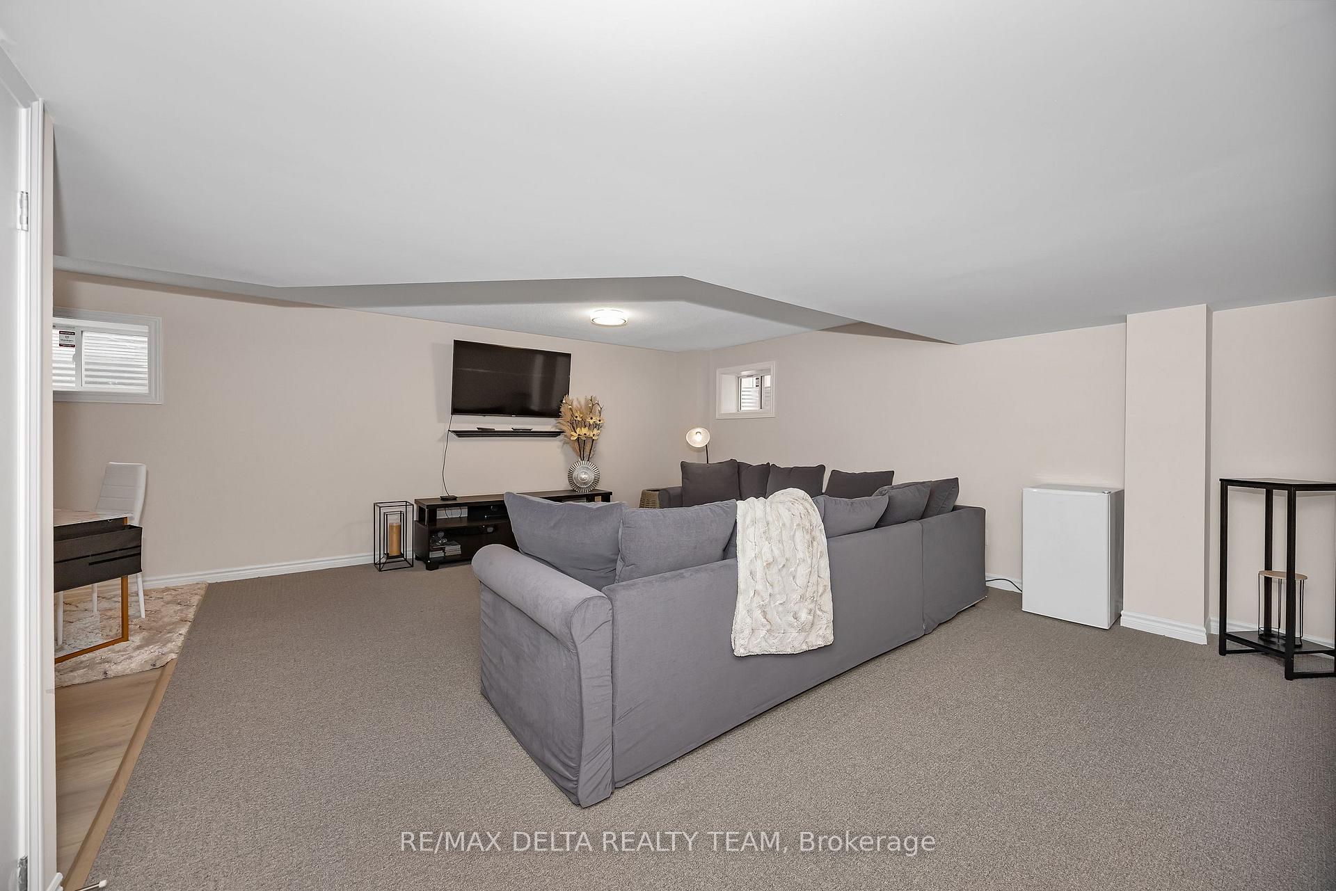 Photo 32 of 748 Vennecy Terrace, Ottawa, Chapel Hill South - Orleans Village — HOMEH