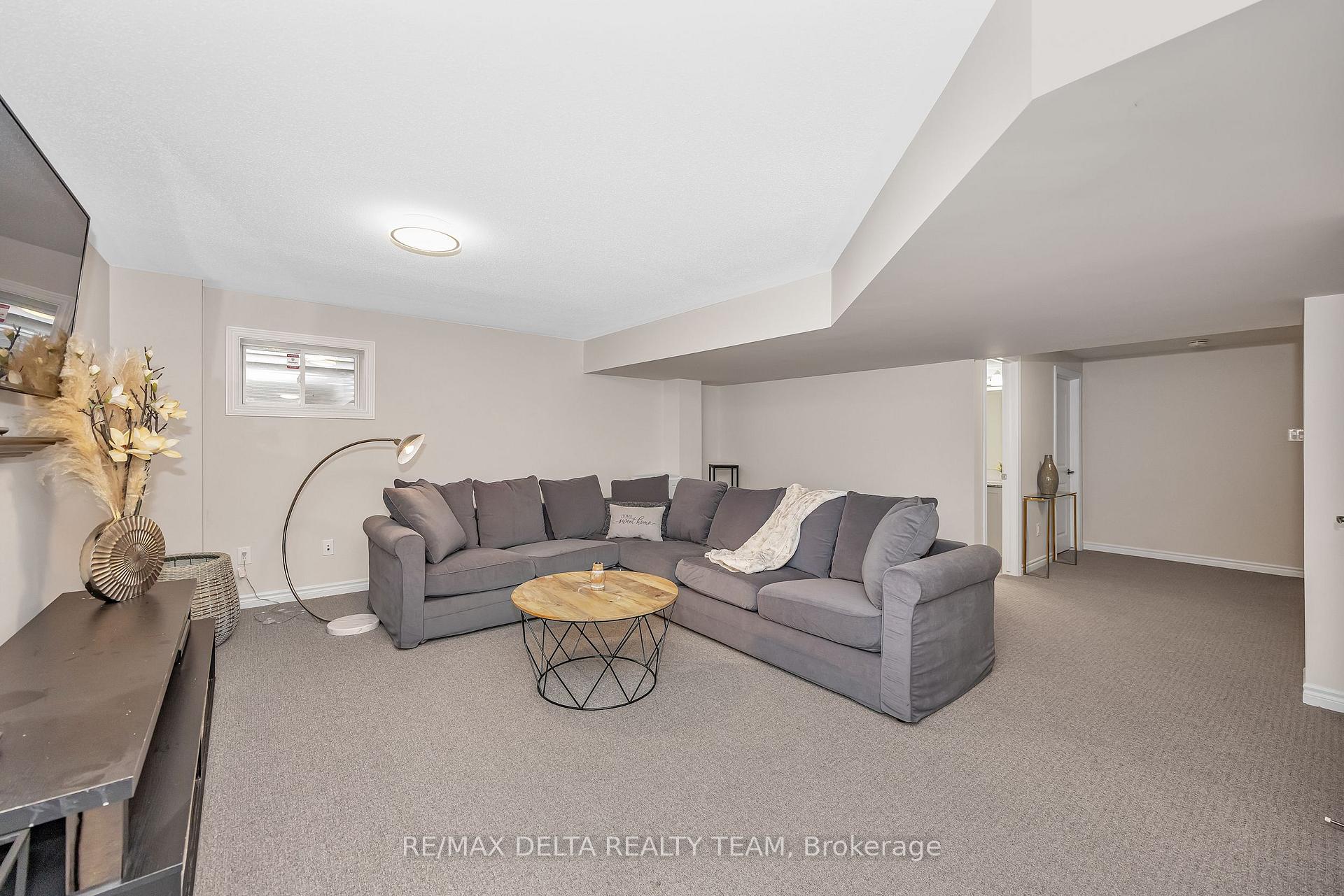 Photo 33 of 748 Vennecy Terrace, Ottawa, Chapel Hill South - Orleans Village — HOMEH