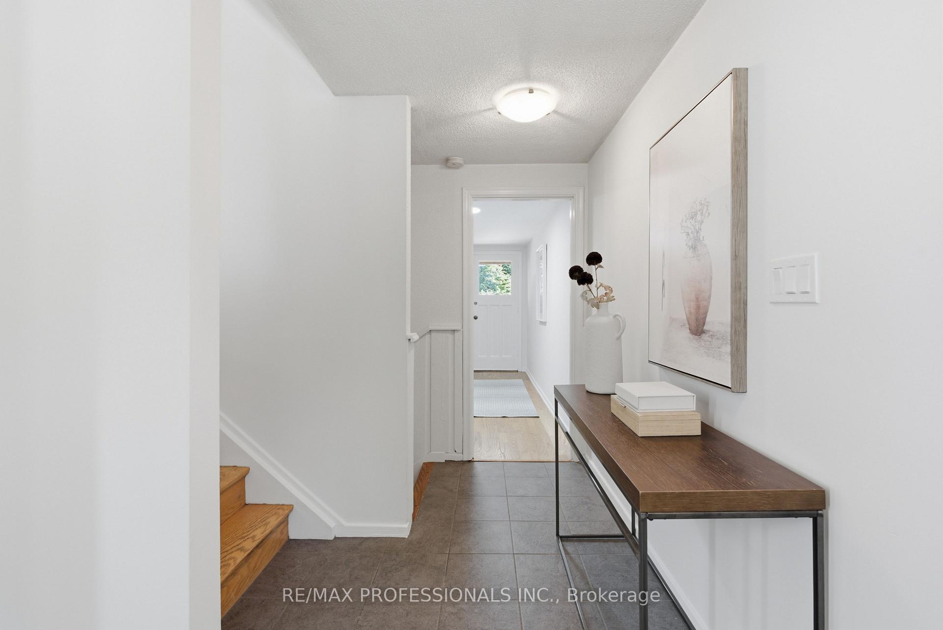 Photo 3 of 89 Glen Agar Drive, Etobicoke, Princess-Rosethorn — HOMEH