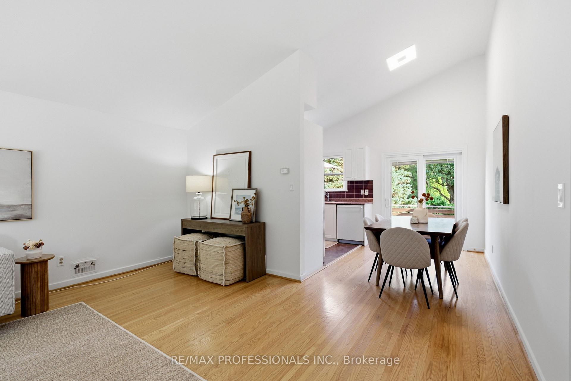 Photo 13 of 89 Glen Agar Drive, Etobicoke, Princess-Rosethorn — HOMEH