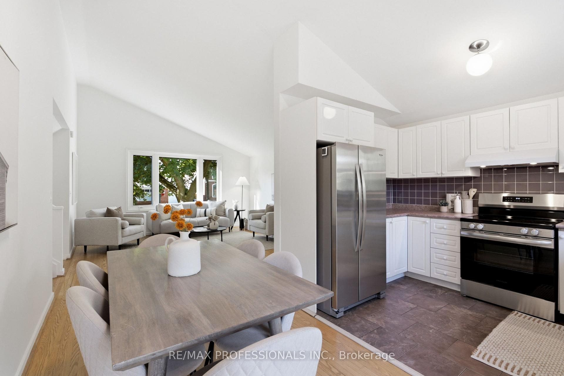 Photo 14 of 89 Glen Agar Drive, Etobicoke, Princess-Rosethorn — HOMEH