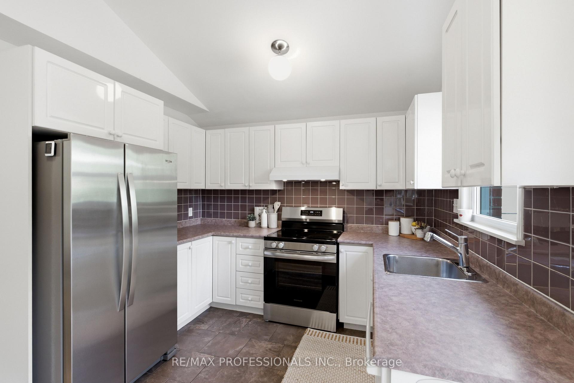 Photo 16 of 89 Glen Agar Drive, Etobicoke, Princess-Rosethorn — HOMEH