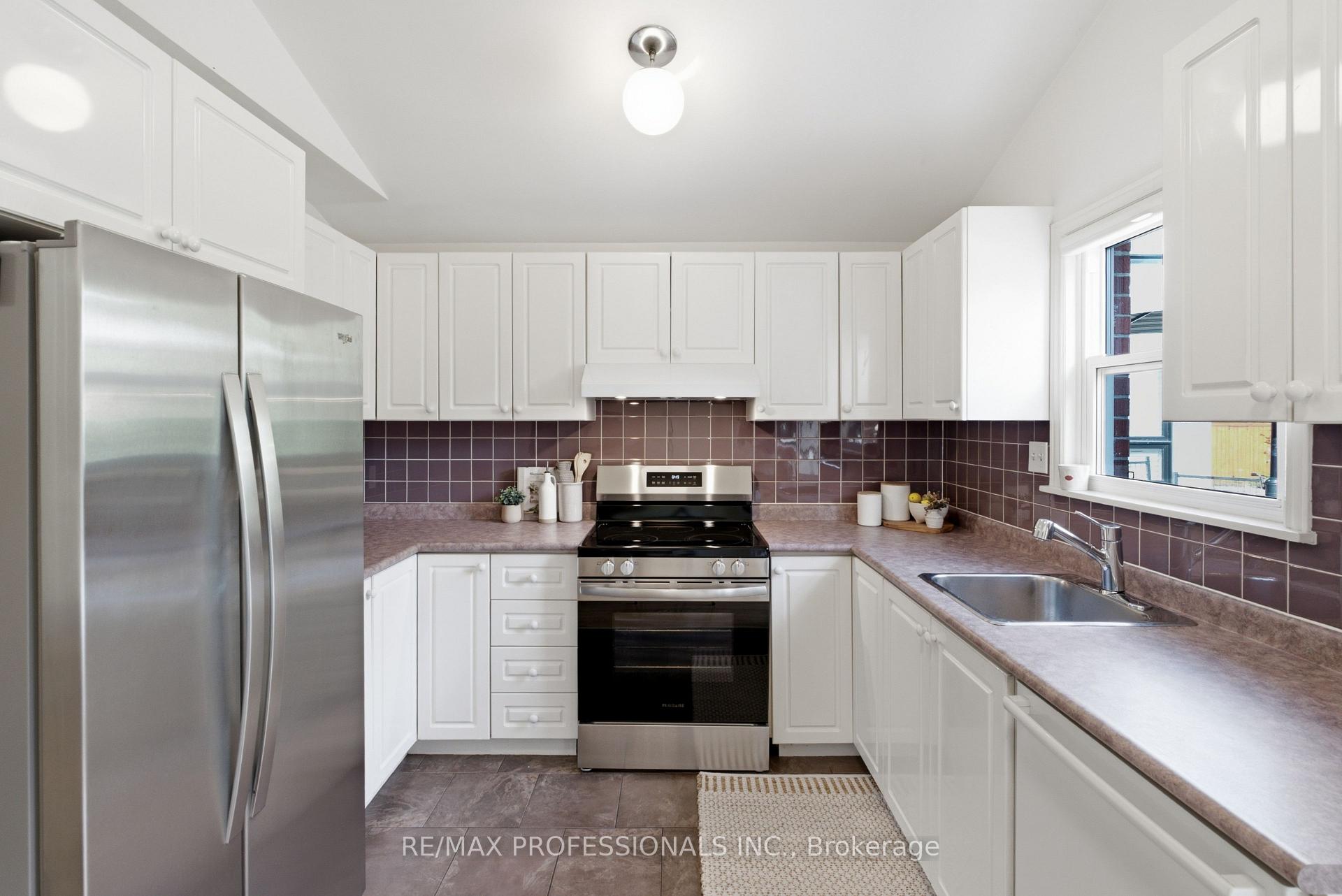 Photo 17 of 89 Glen Agar Drive, Etobicoke, Princess-Rosethorn — HOMEH