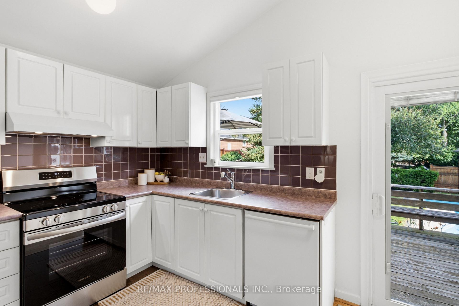 Photo 18 of 89 Glen Agar Drive, Etobicoke, Princess-Rosethorn — HOMEH
