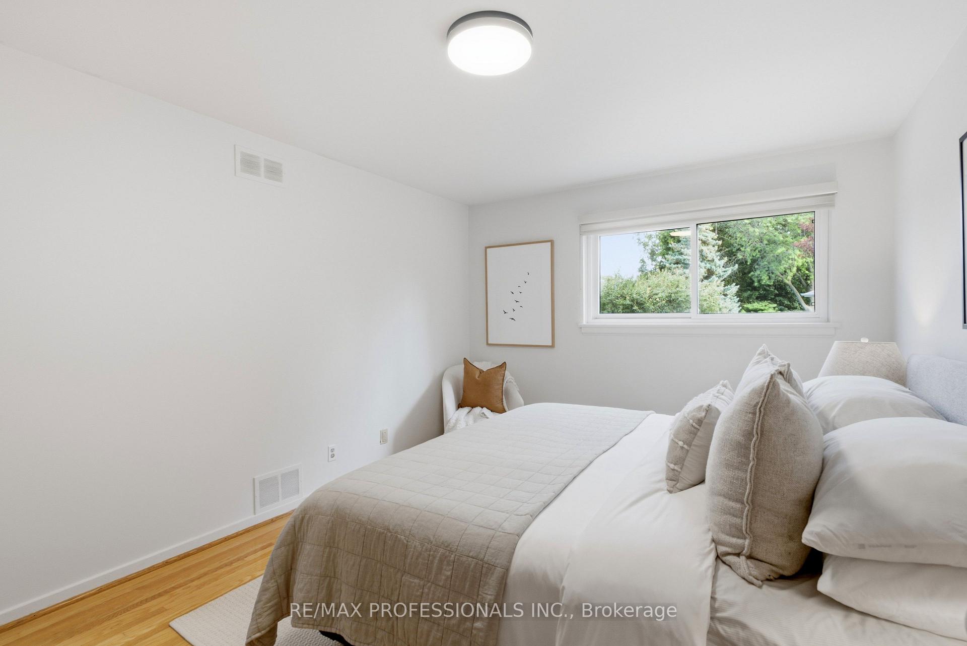 Photo 20 of 89 Glen Agar Drive, Etobicoke, Princess-Rosethorn — HOMEH
