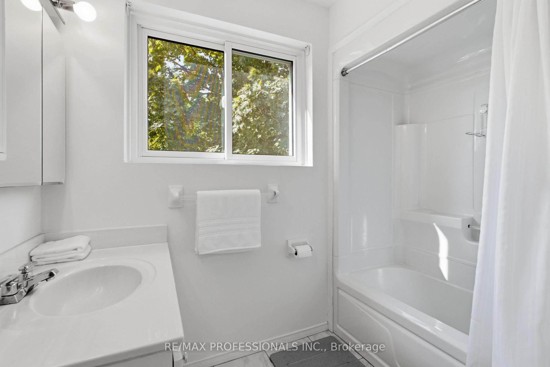 Photo 26 of 89 Glen Agar Drive, Etobicoke, Princess-Rosethorn — HOMEH