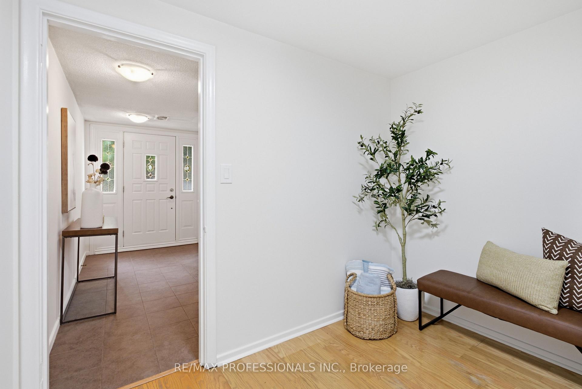 Photo 27 of 89 Glen Agar Drive, Etobicoke, Princess-Rosethorn — HOMEH