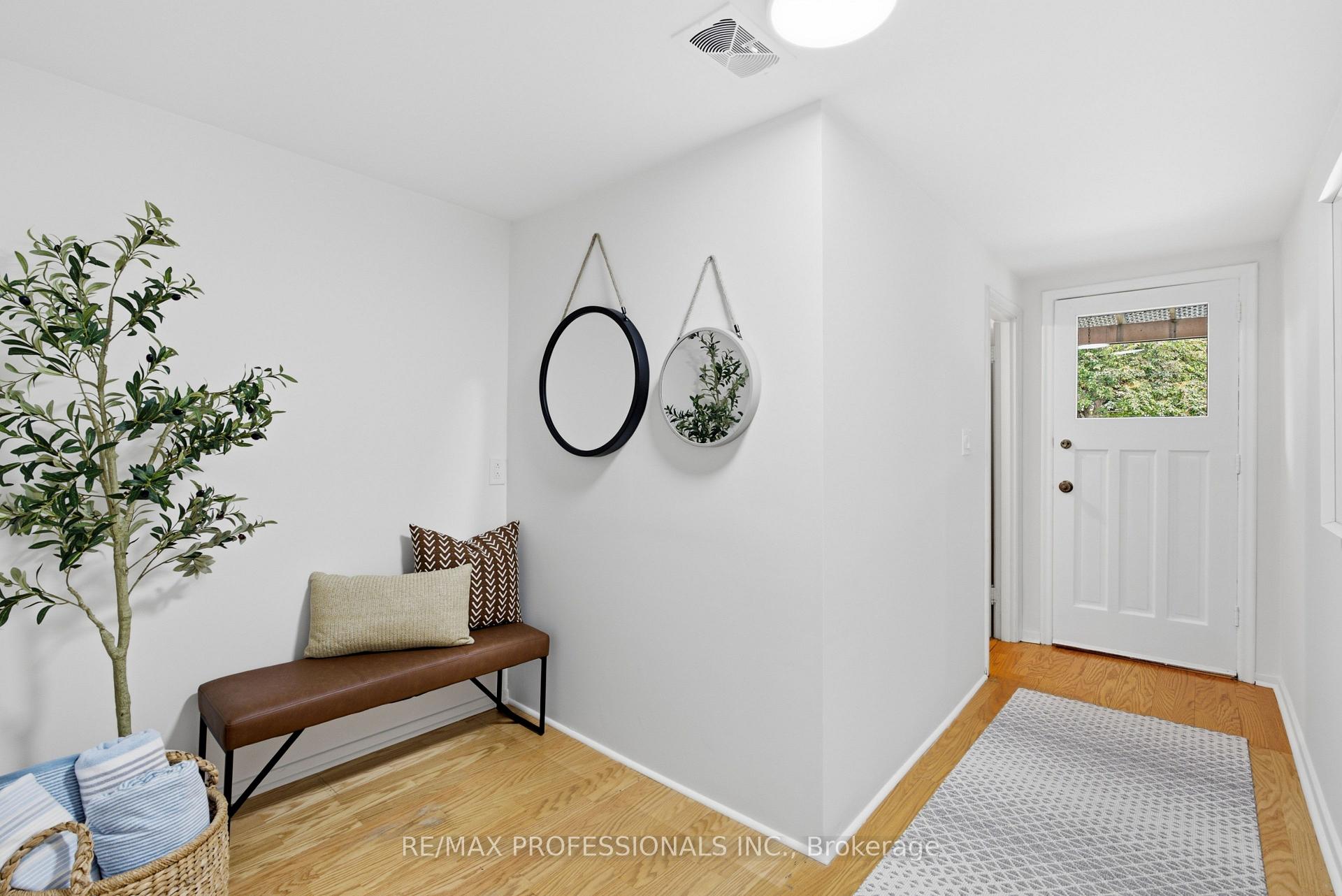 Photo 28 of 89 Glen Agar Drive, Etobicoke, Princess-Rosethorn — HOMEH