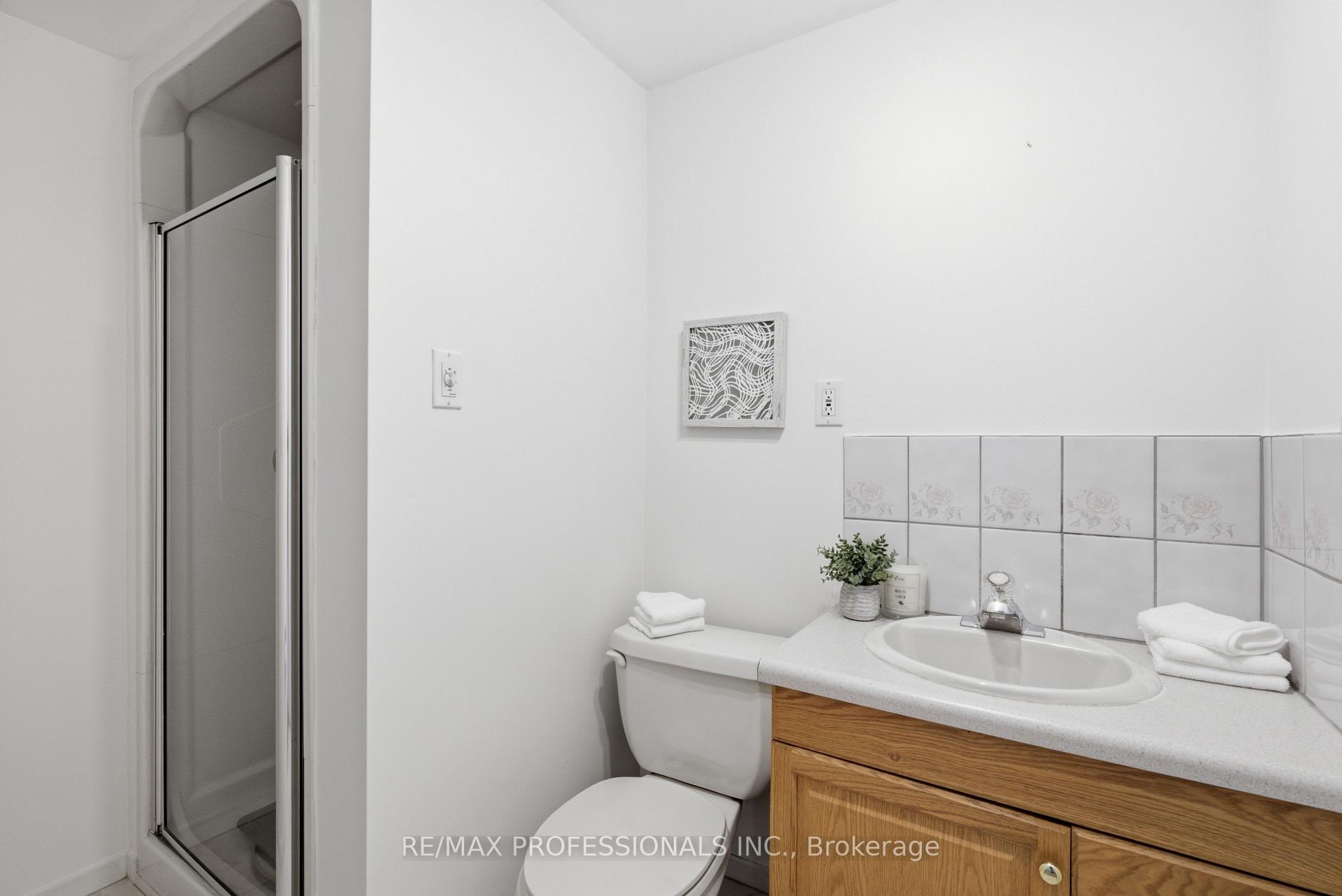 Photo 30 of 89 Glen Agar Drive, Etobicoke, Princess-Rosethorn — HOMEH