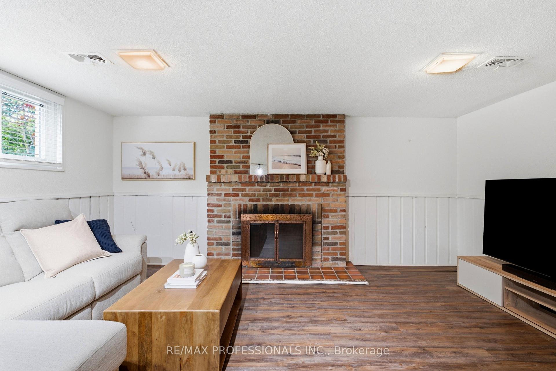 Photo 32 of 89 Glen Agar Drive, Etobicoke, Princess-Rosethorn — HOMEH