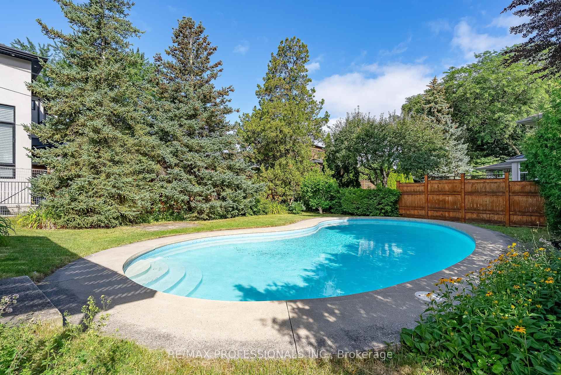 Photo 38 of 89 Glen Agar Drive, Etobicoke, Princess-Rosethorn — HOMEH