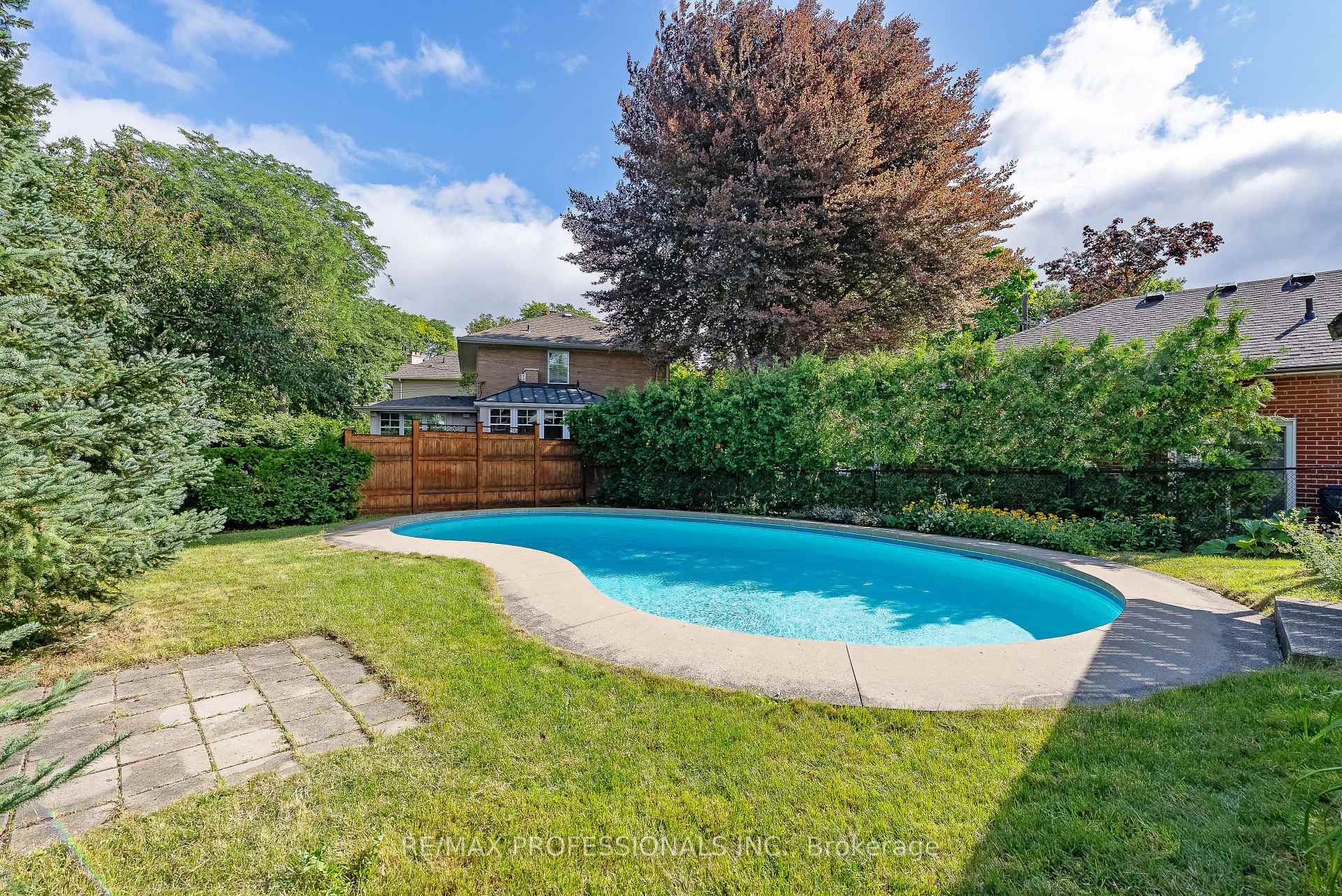 Photo 39 of 89 Glen Agar Drive, Etobicoke, Princess-Rosethorn — HOMEH