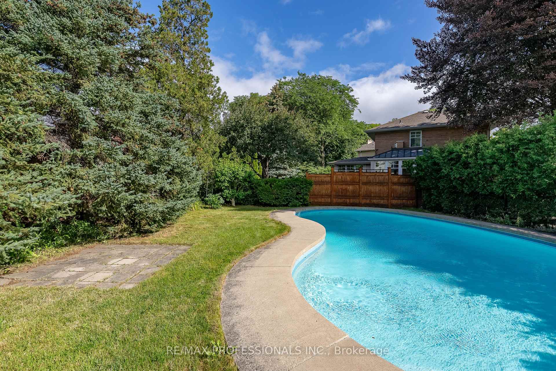Photo 40 of 89 Glen Agar Drive, Etobicoke, Princess-Rosethorn — HOMEH