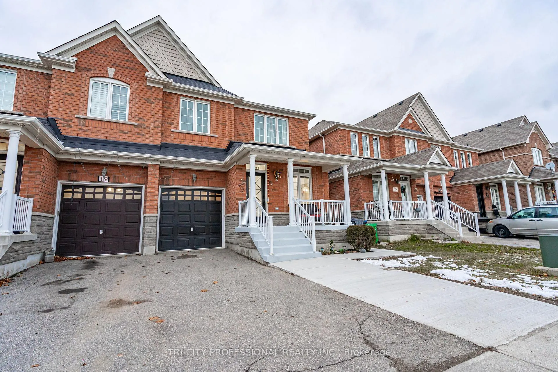 Photo 2 of 17 Sleightholme Crescent, Brampton, Bram East — HOMEH
