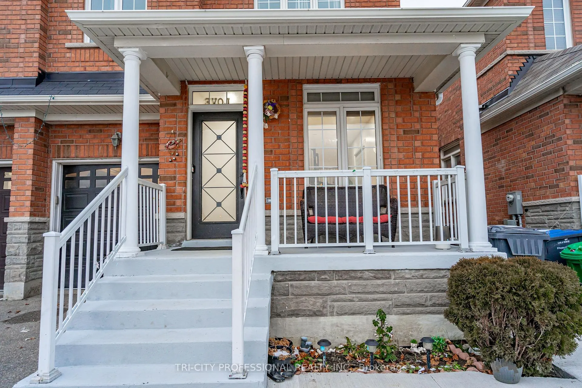Photo 4 of 17 Sleightholme Crescent, Brampton, Bram East — HOMEH