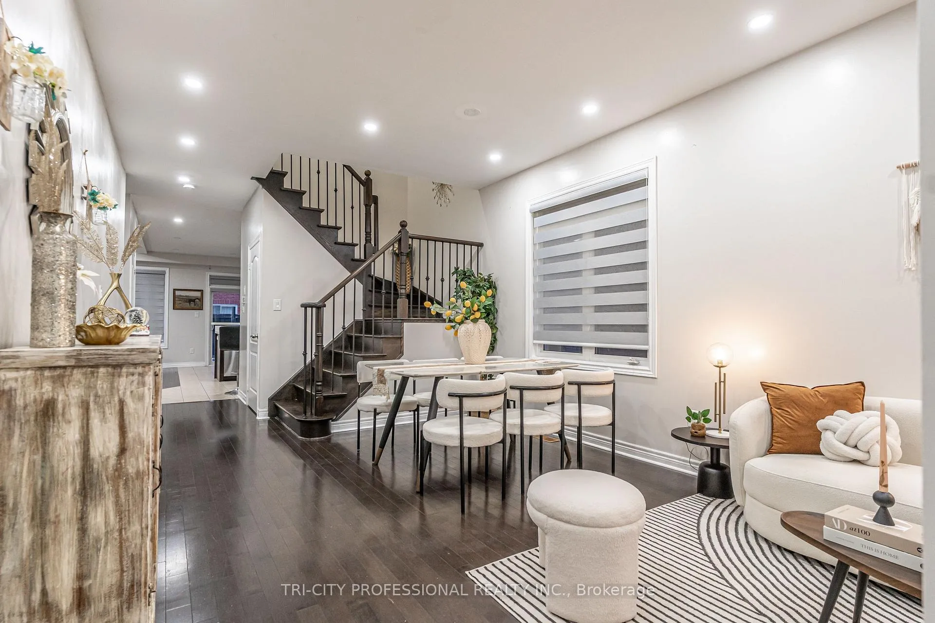 Photo 5 of 17 Sleightholme Crescent, Brampton, Bram East — HOMEH