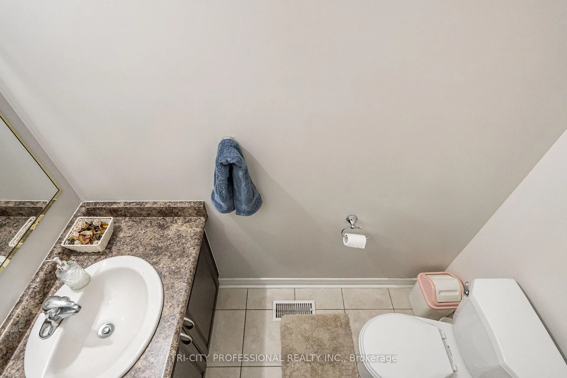 Photo 21 of 17 Sleightholme Crescent, Brampton, Bram East — HOMEH