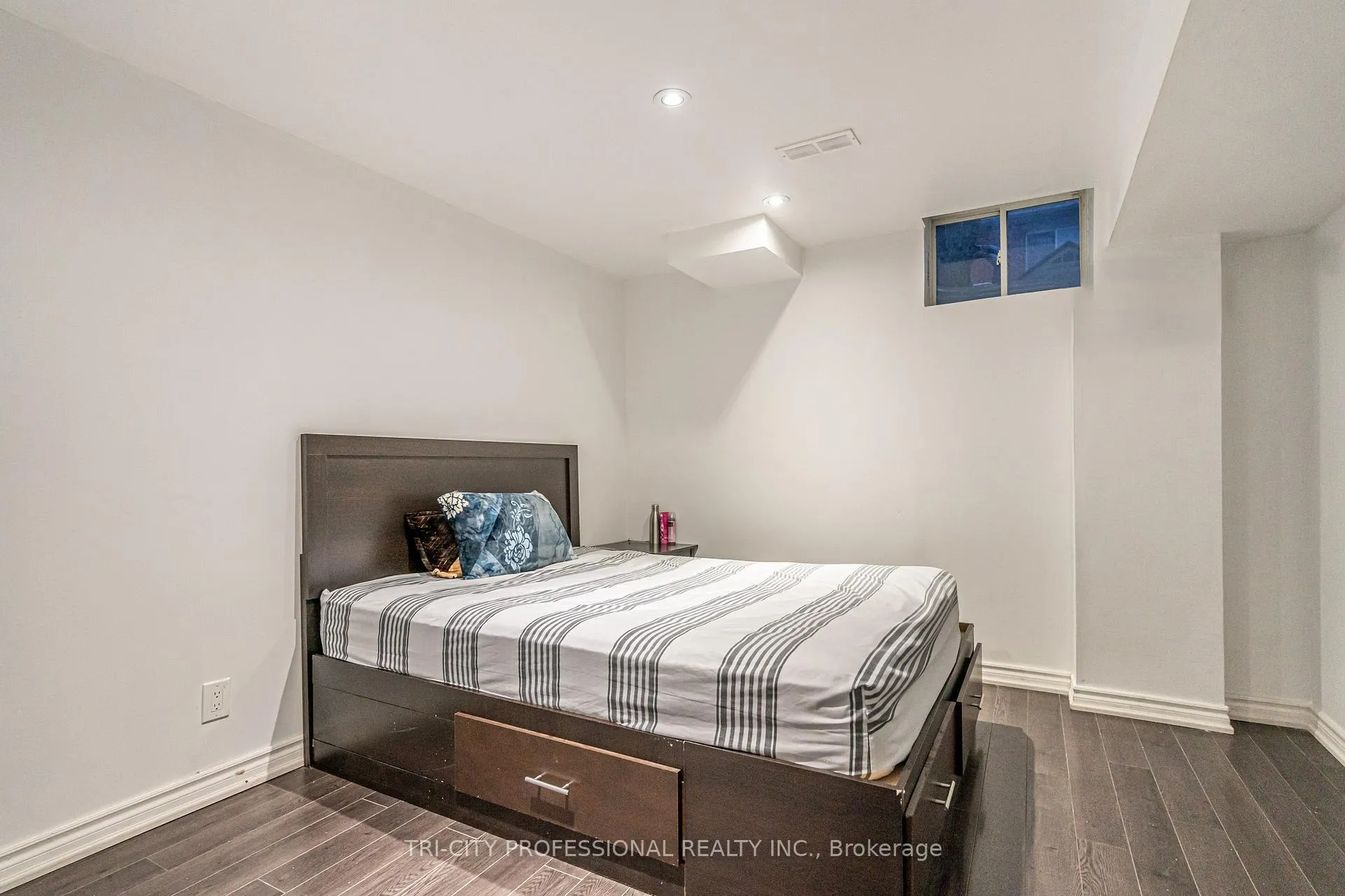 Photo 40 of 17 Sleightholme Crescent, Brampton, Bram East — HOMEH