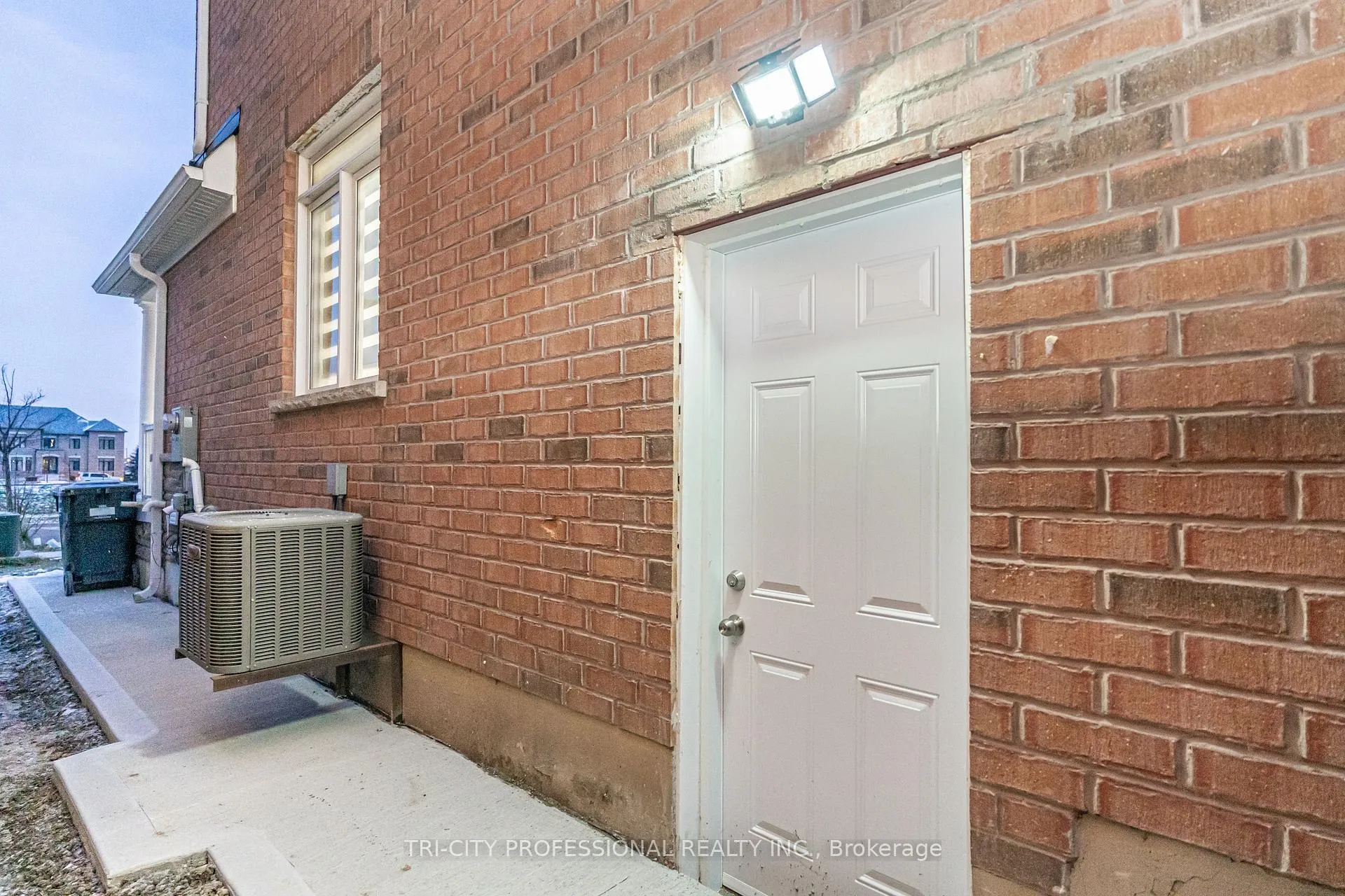 Photo 45 of 17 Sleightholme Crescent, Brampton, Bram East — HOMEH