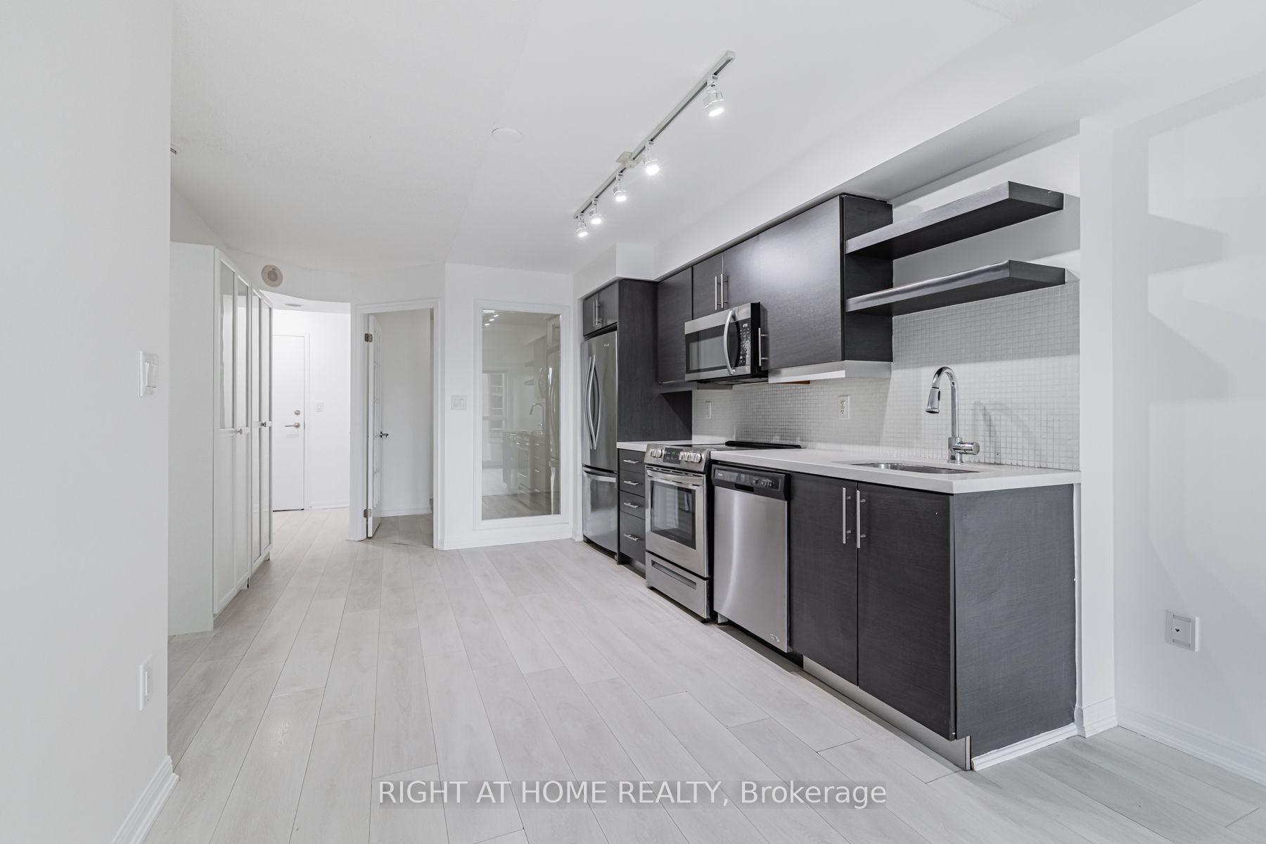Photo 2 of Unit 516, 400 Adelaide Street E, Toronto, Moss Park — HOMEH