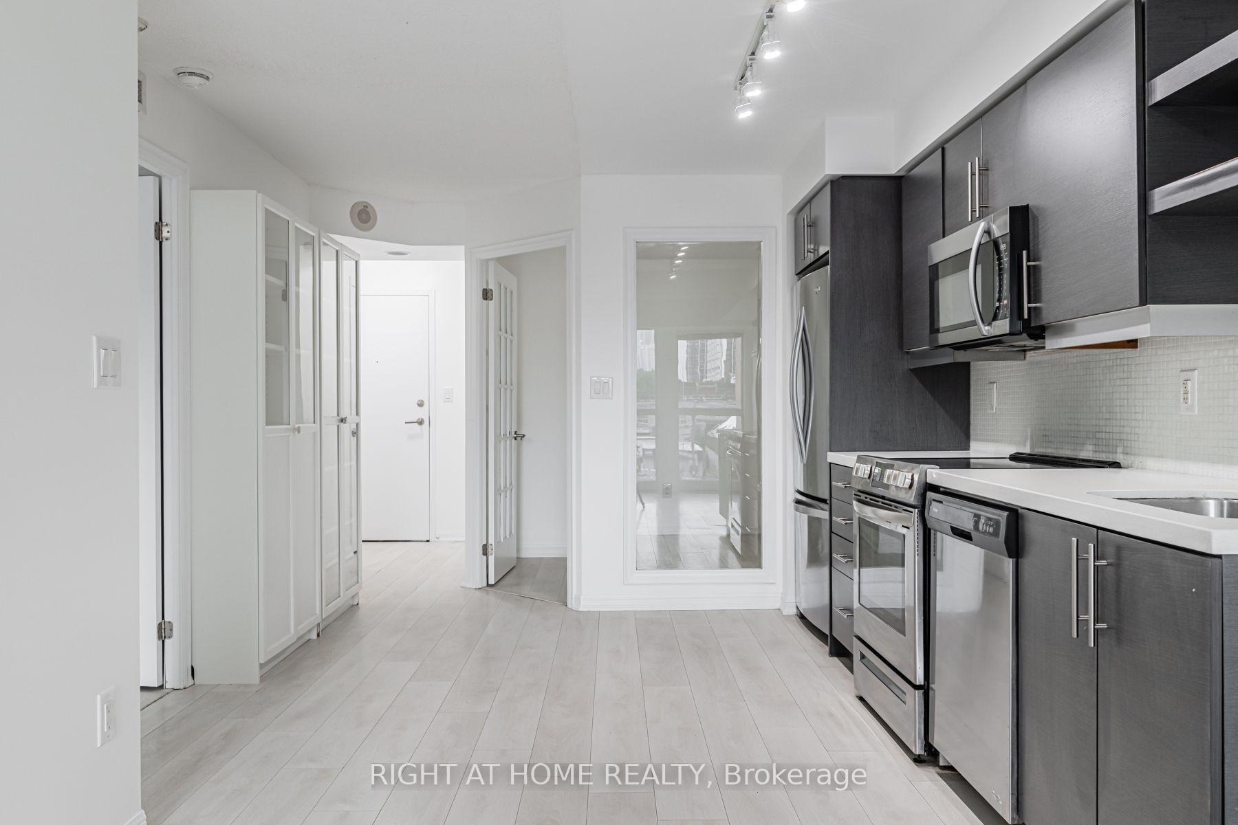 Photo 3 of Unit 516, 400 Adelaide Street E, Toronto, Moss Park — HOMEH
