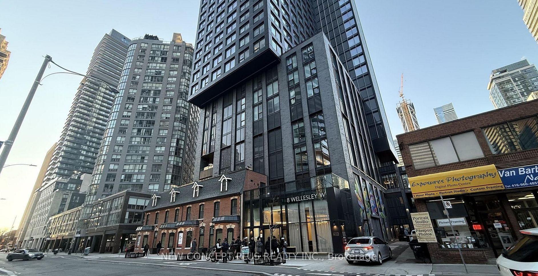 Front of Unit 3311, 8 Wellesley Street W