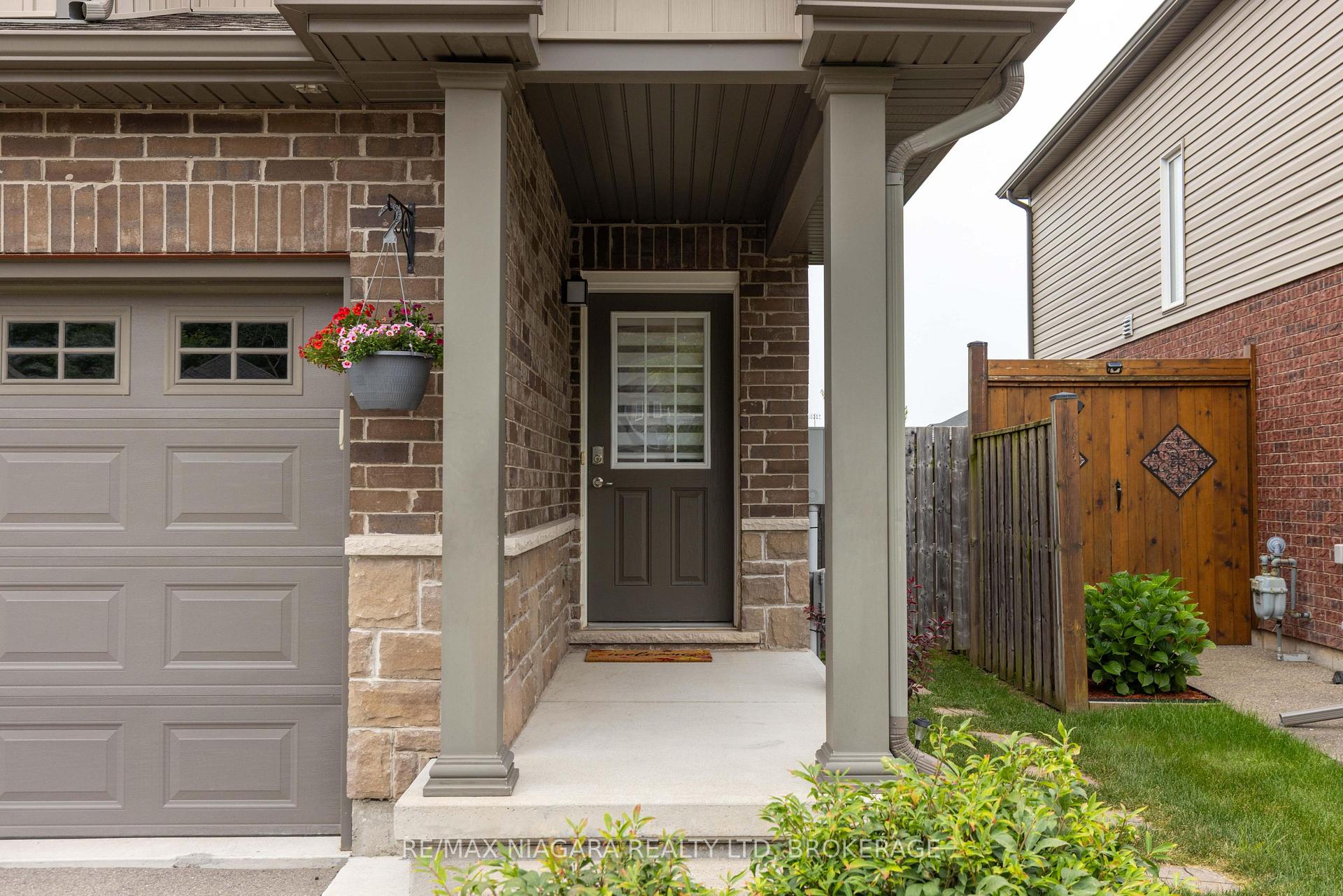 Photo 2 of 8844 Silverstar Court, Niagara Falls, Forestview — HOMEH