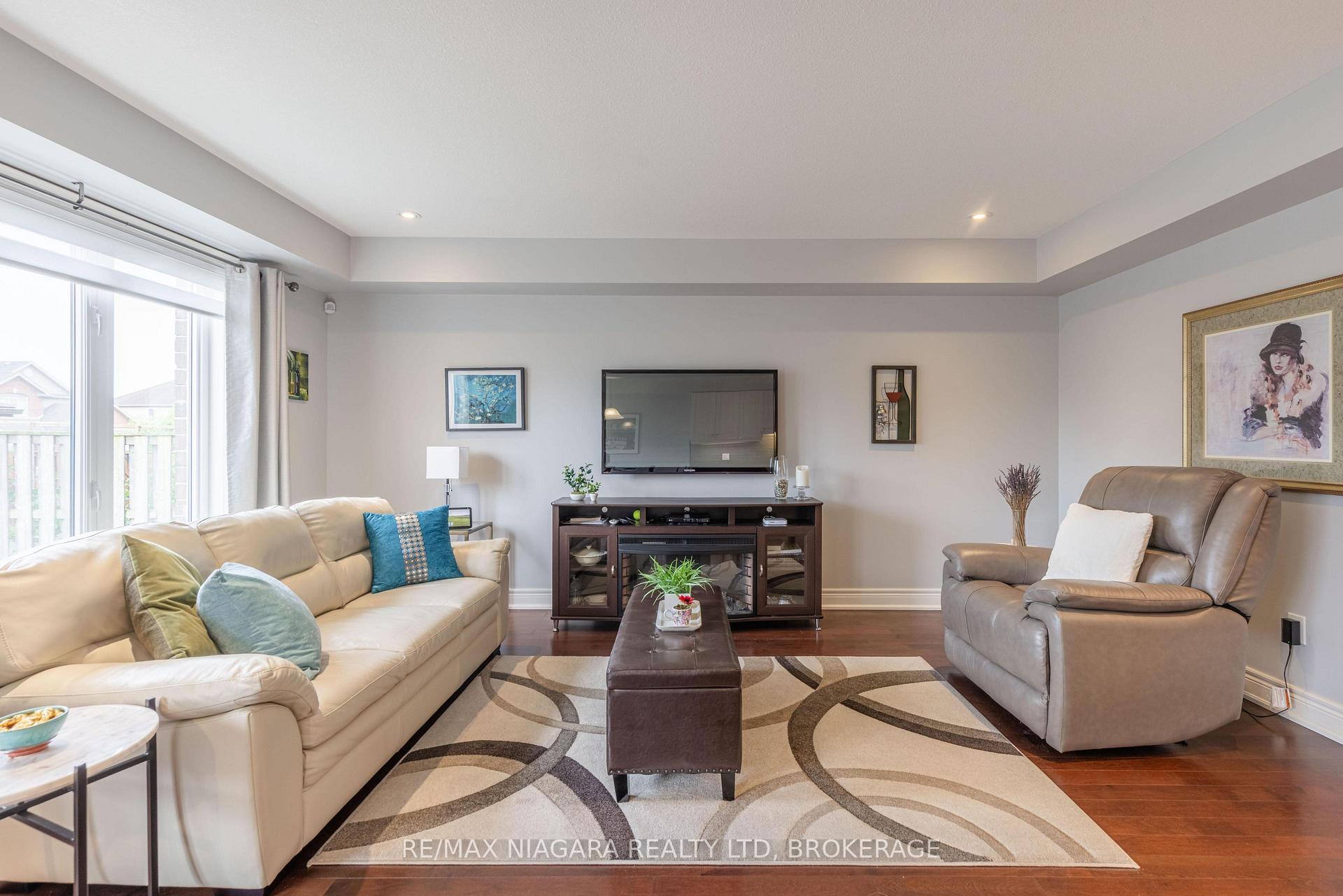 Photo 5 of 8844 Silverstar Court, Niagara Falls, Forestview — HOMEH
