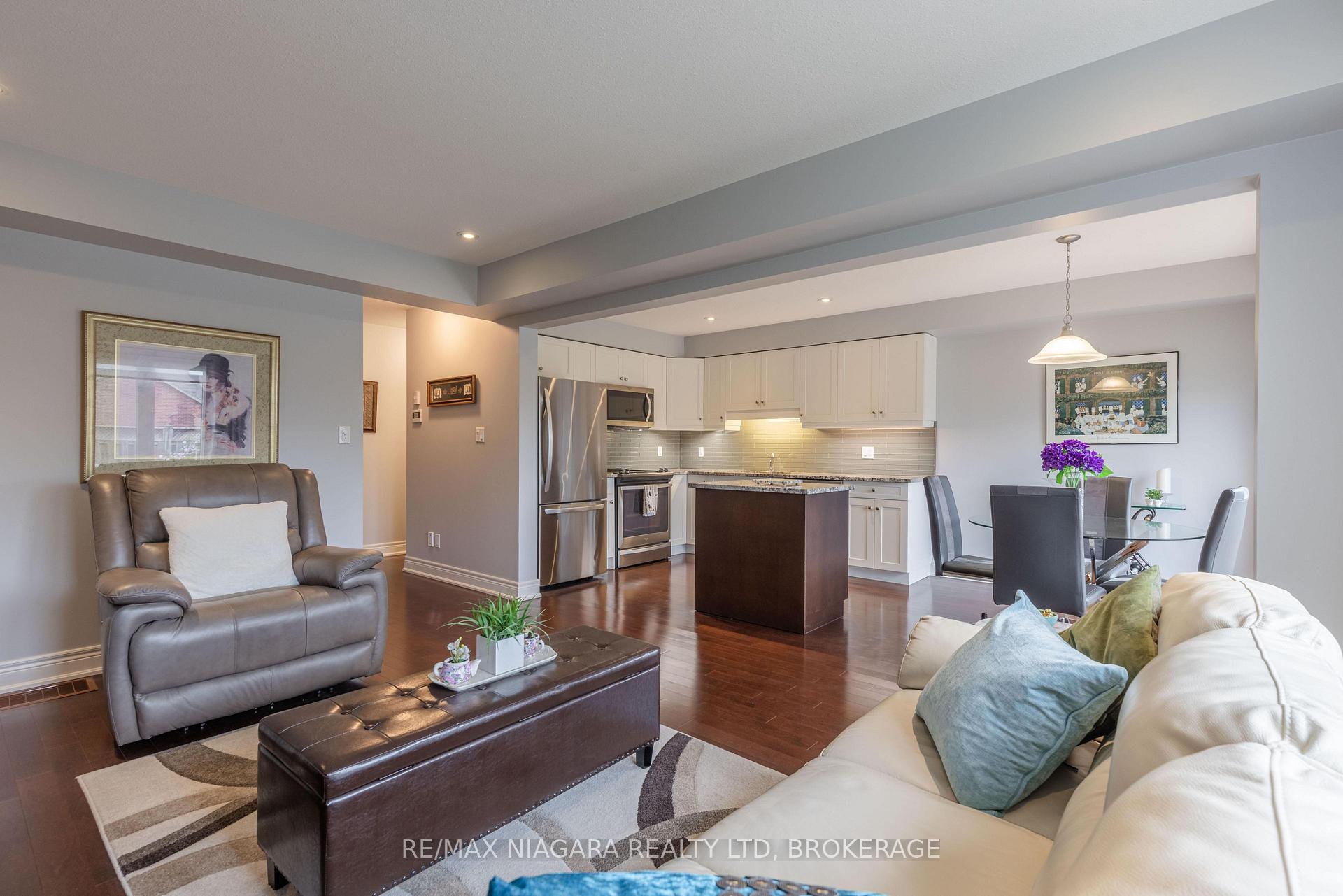 Photo 6 of 8844 Silverstar Court, Niagara Falls, Forestview — HOMEH