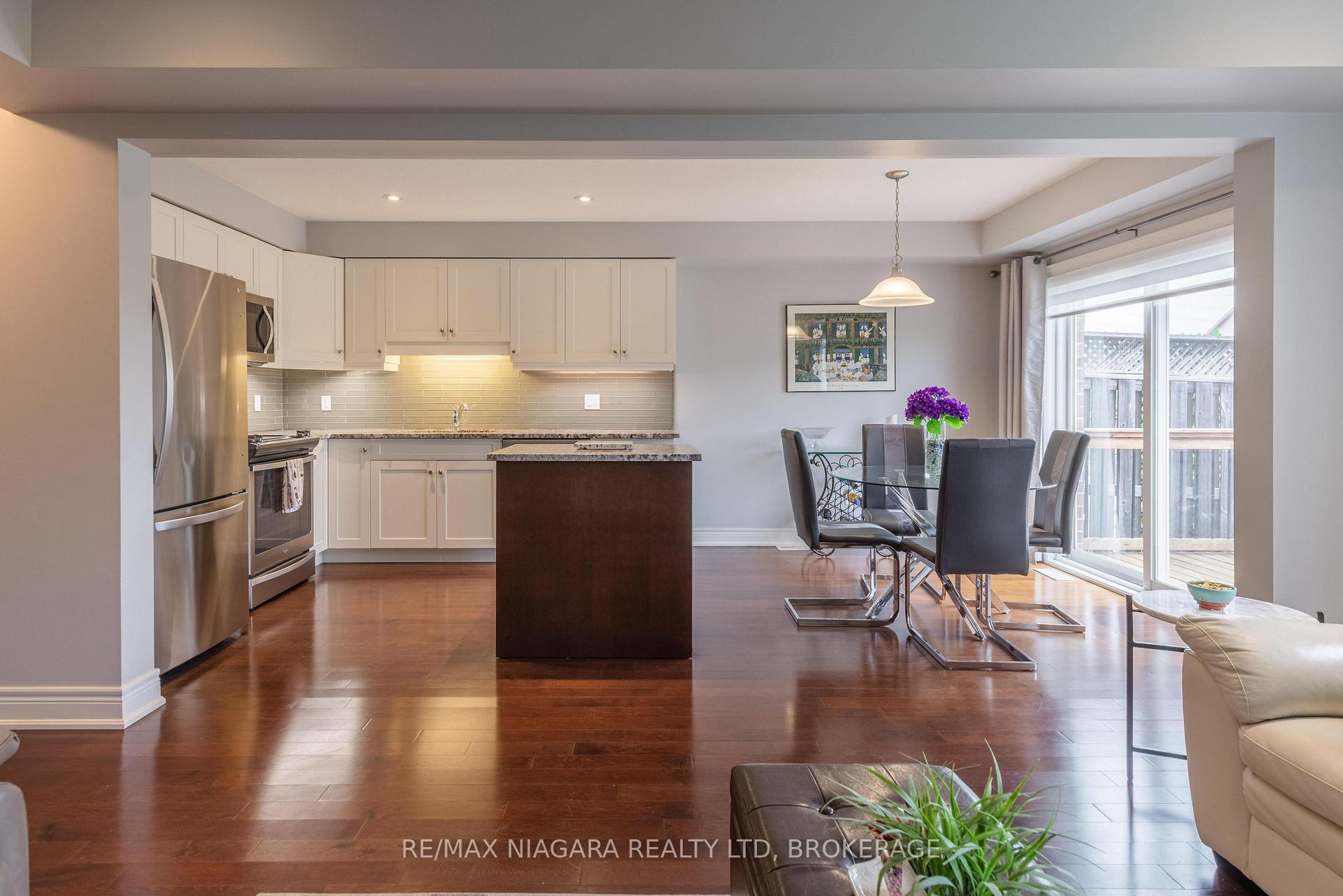 Photo 8 of 8844 Silverstar Court, Niagara Falls, Forestview — HOMEH