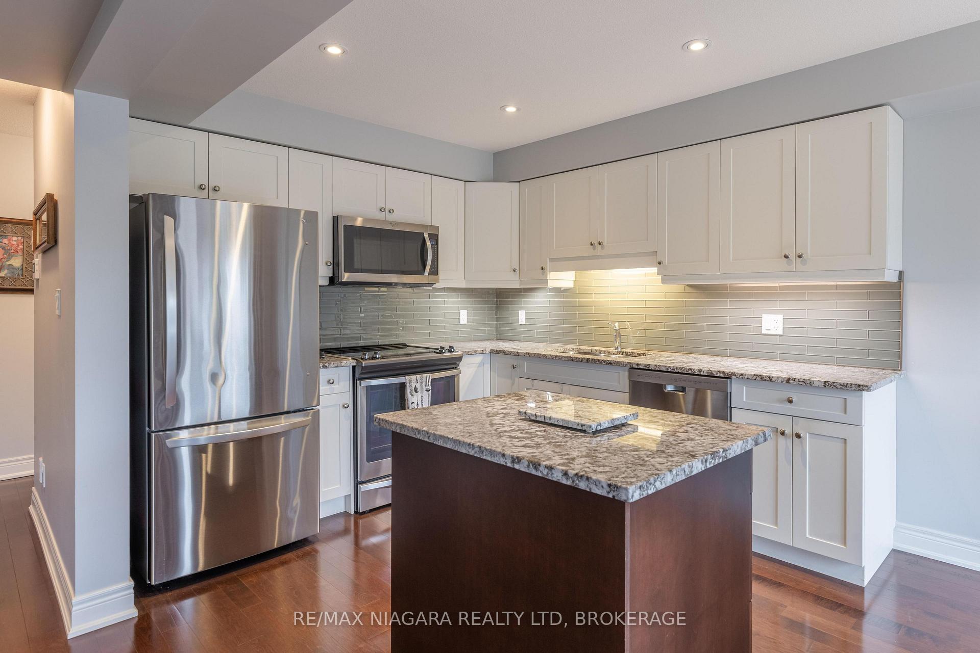 Photo 11 of 8844 Silverstar Court, Niagara Falls, Forestview — HOMEH