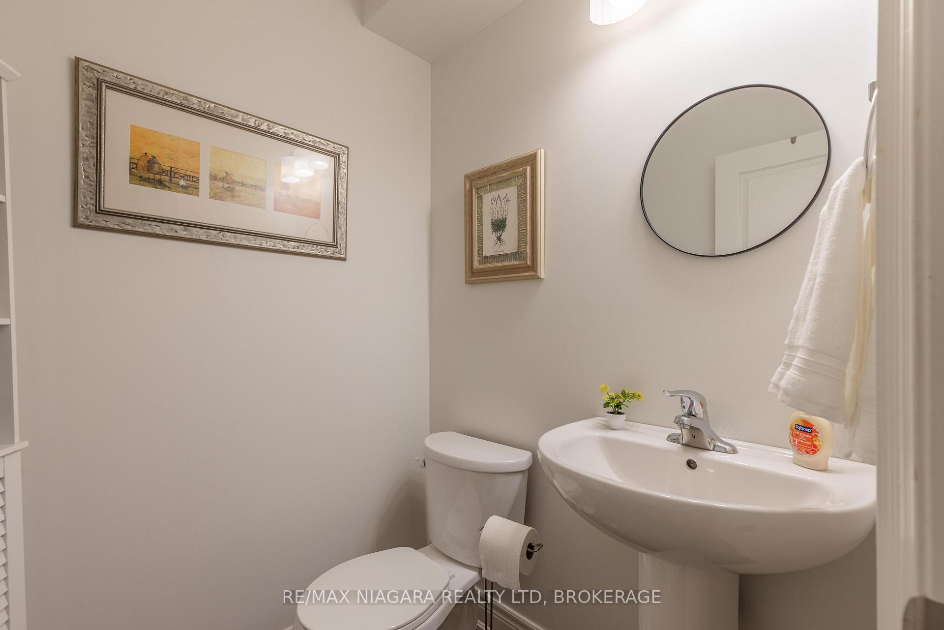 Photo 12 of 8844 Silverstar Court, Niagara Falls, Forestview — HOMEH