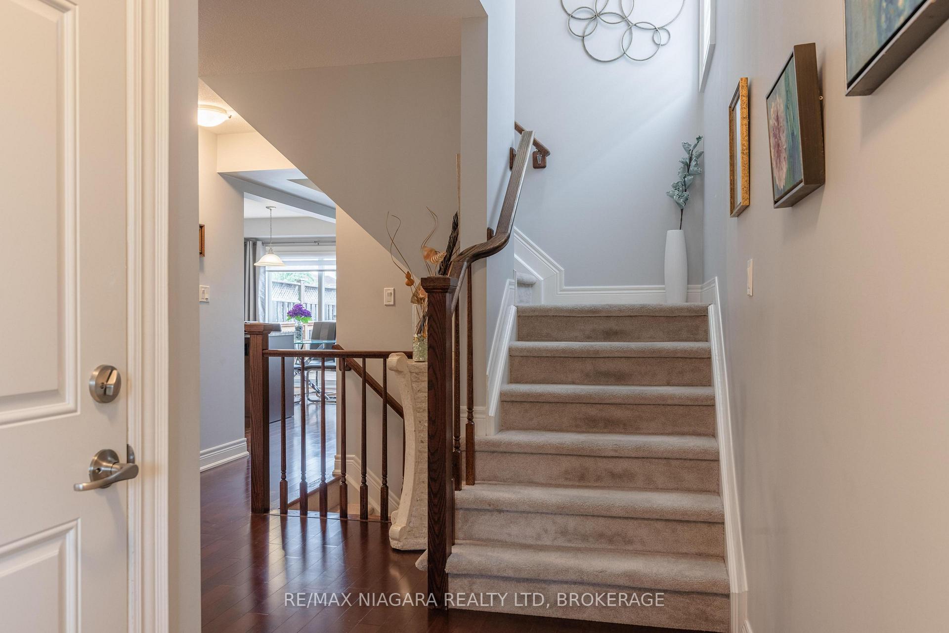 Photo 14 of 8844 Silverstar Court, Niagara Falls, Forestview — HOMEH