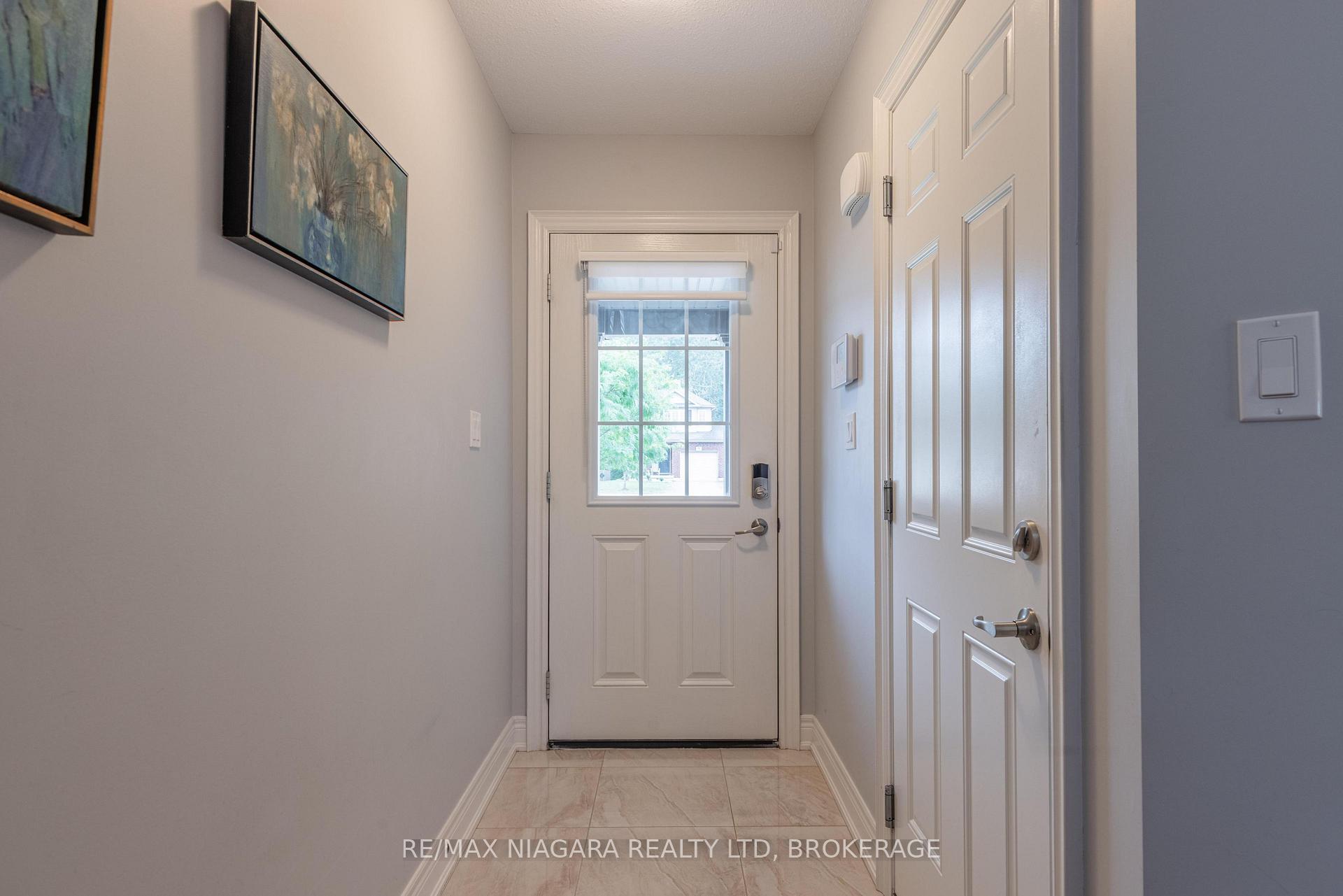 Photo 15 of 8844 Silverstar Court, Niagara Falls, Forestview — HOMEH