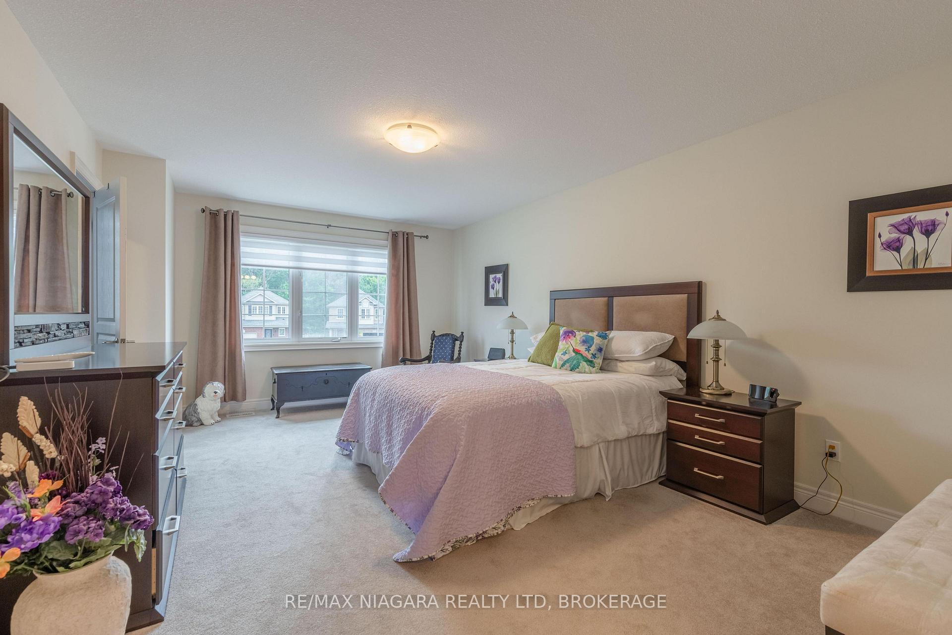 Photo 16 of 8844 Silverstar Court, Niagara Falls, Forestview — HOMEH